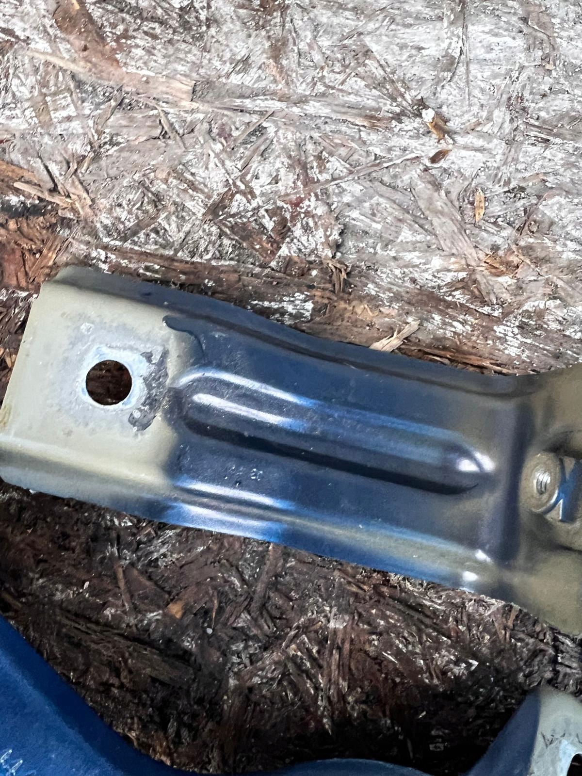 VW T-ROC Support aile gauche 2GA821135 image 5