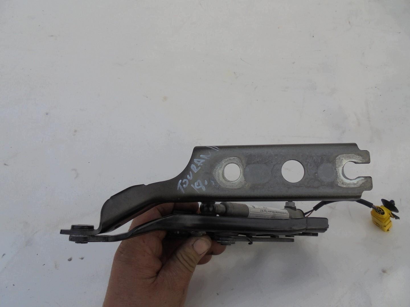Dobradiça Capô VW Touran 5TA823302D Usado image 3
