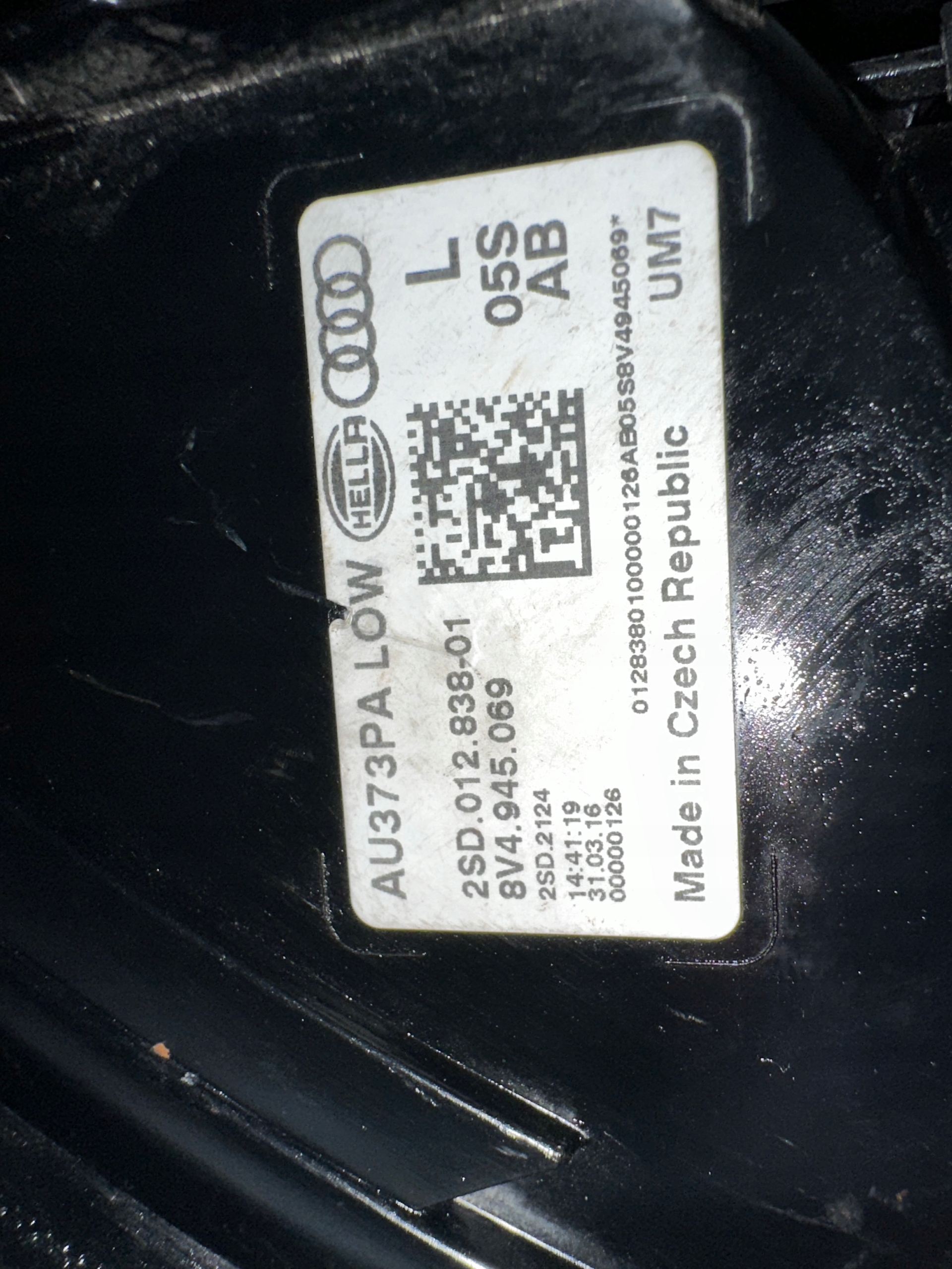 Audi A4 B9 Lâmpada Traseira Esquerda OEM image 3