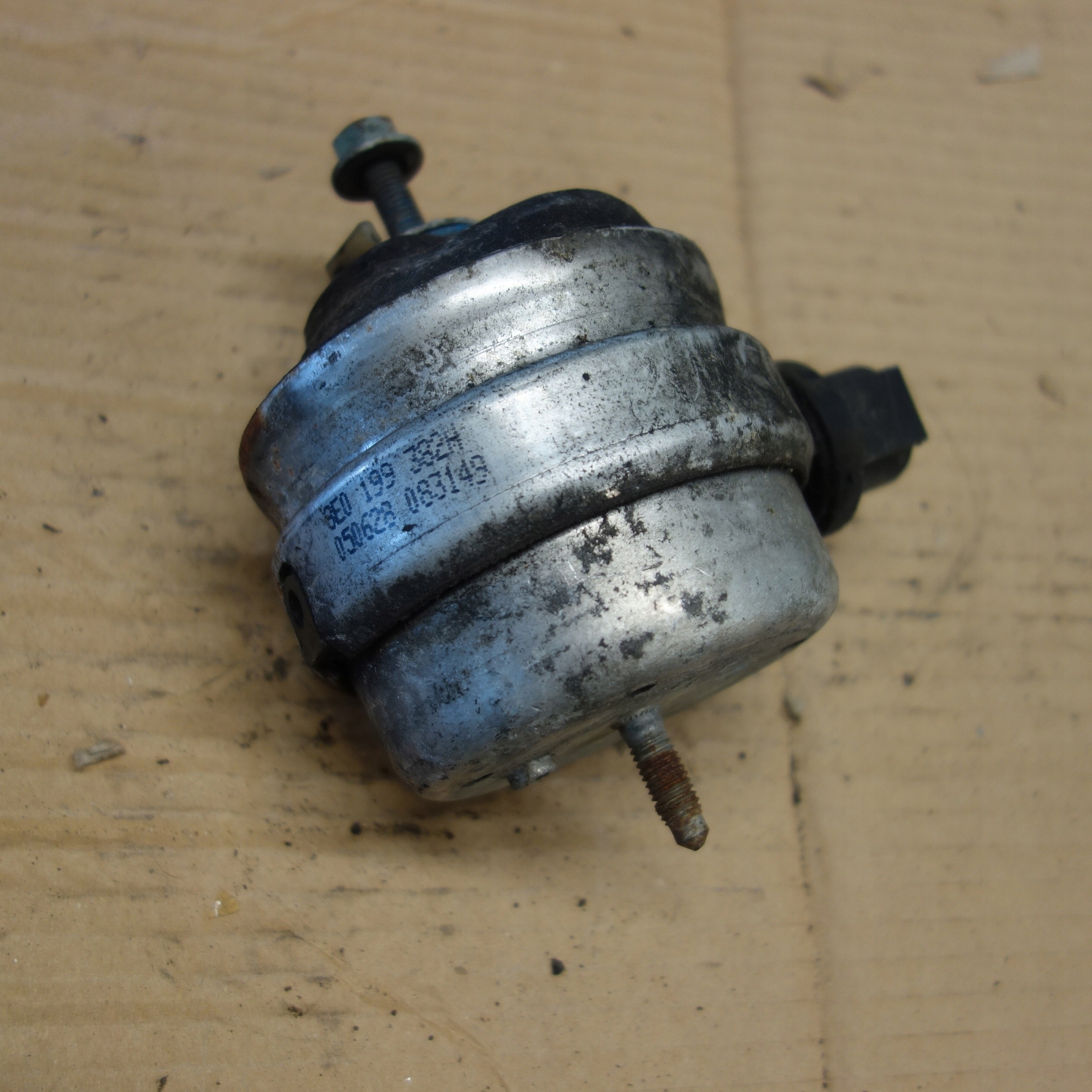 Support moteur Audi A4 S4 B7 8E0199382H image 2