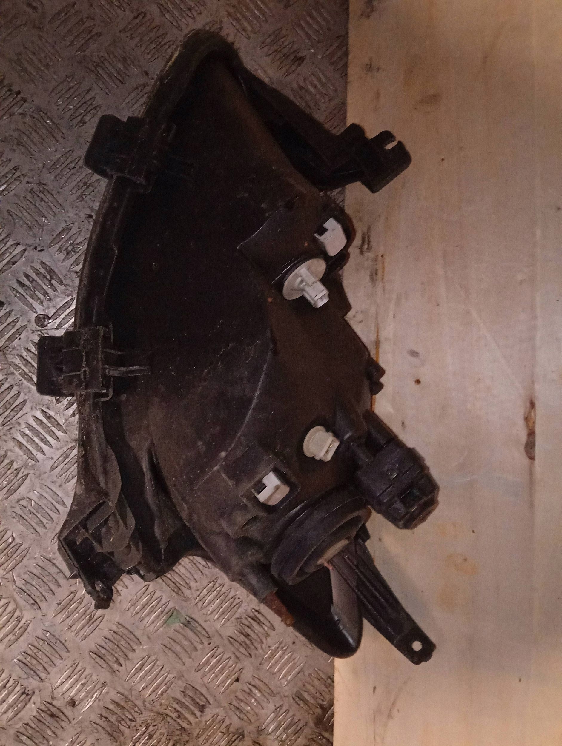Faro Toyota Aygo AB40 Derecho Usado image 3