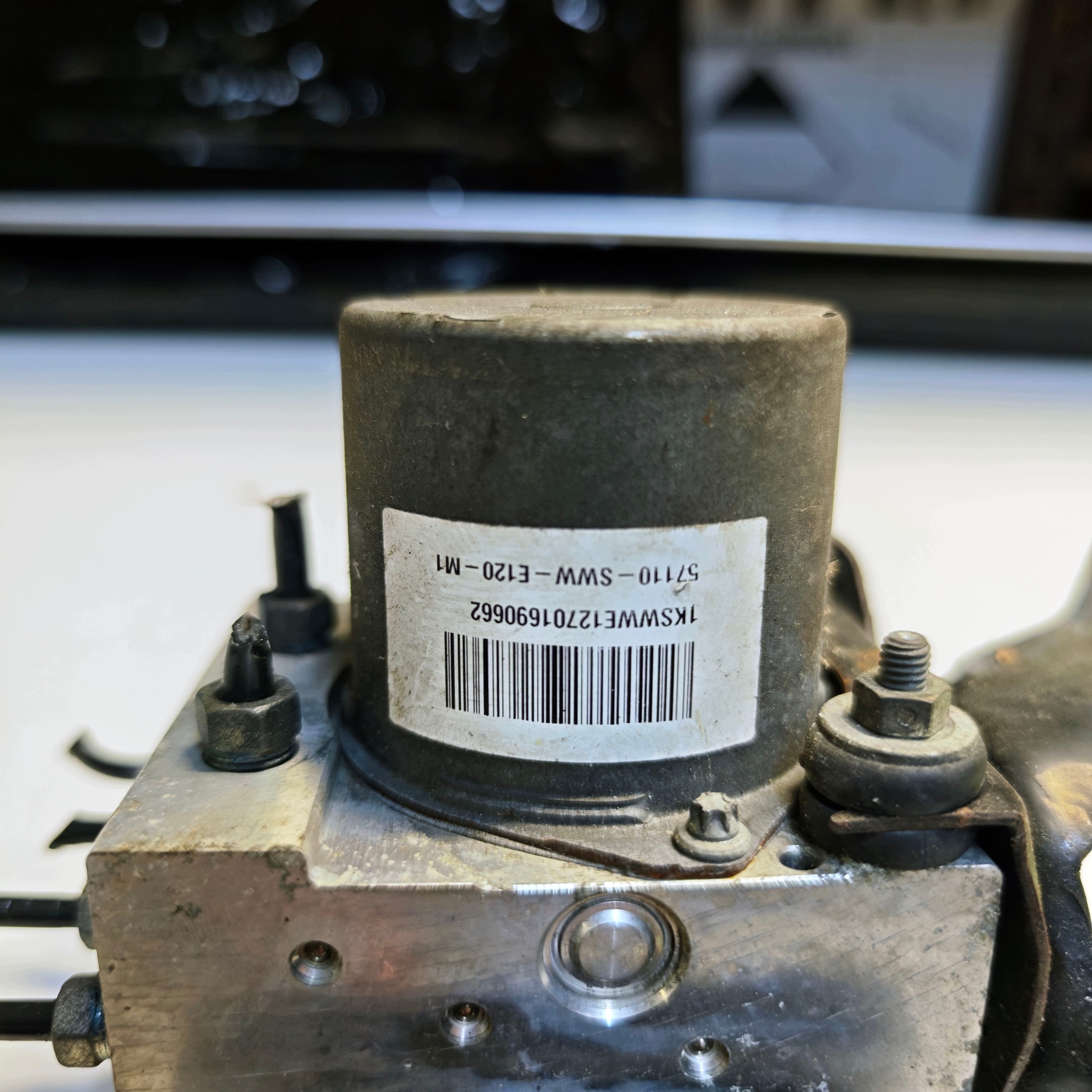 Honda CR-V III ABS-pumppu 2.0 OEM 57110-SWW-E120-M1