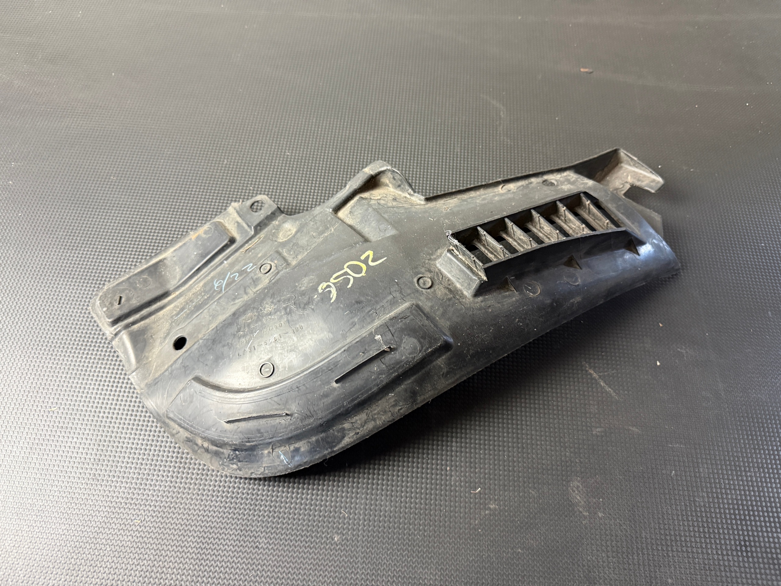 Takalokasuoja Taka Oikea Nissan 350Z 78818CD000