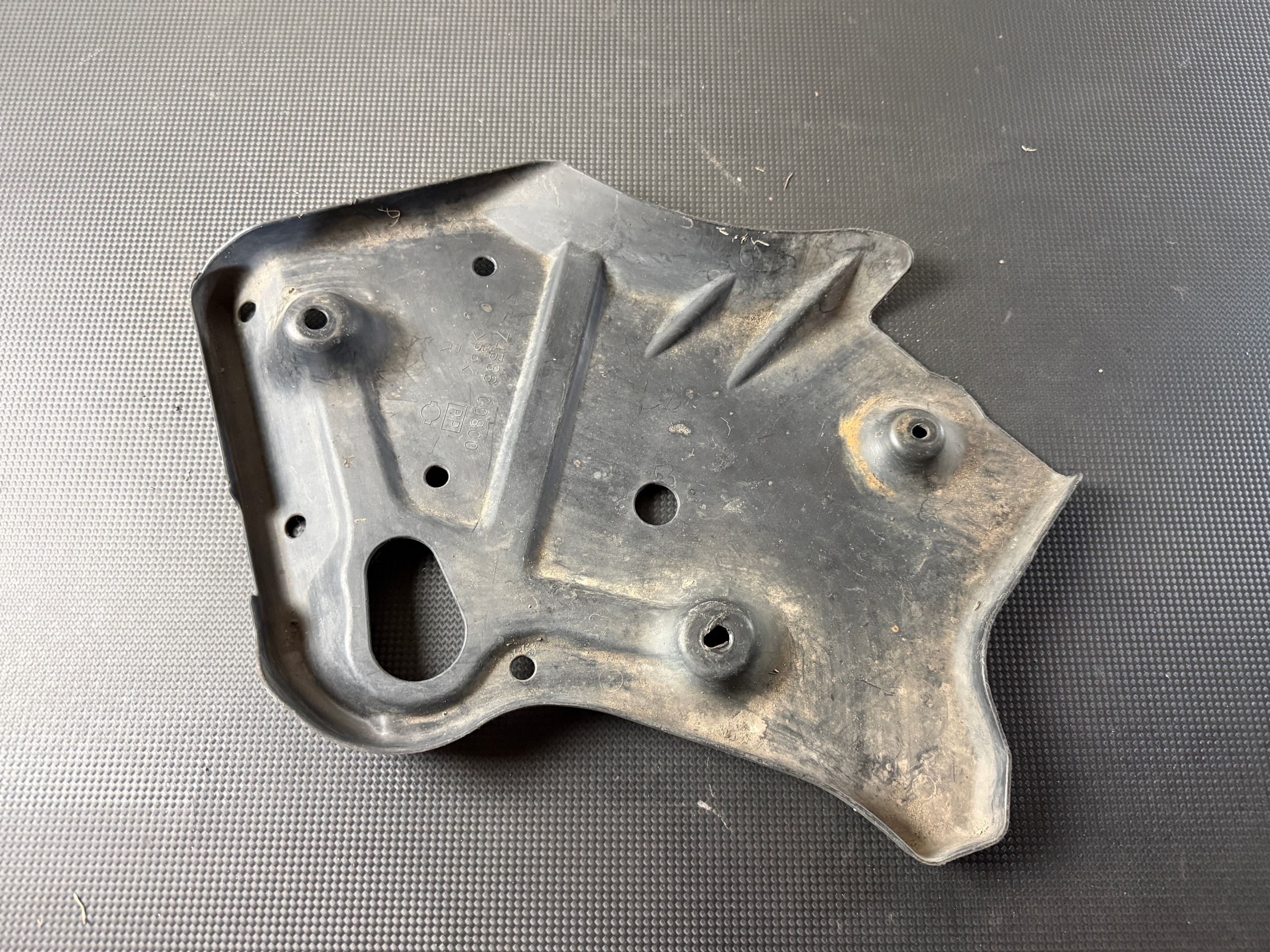 Alapanssari OIKEA Nissan 350Z 74586CD800
