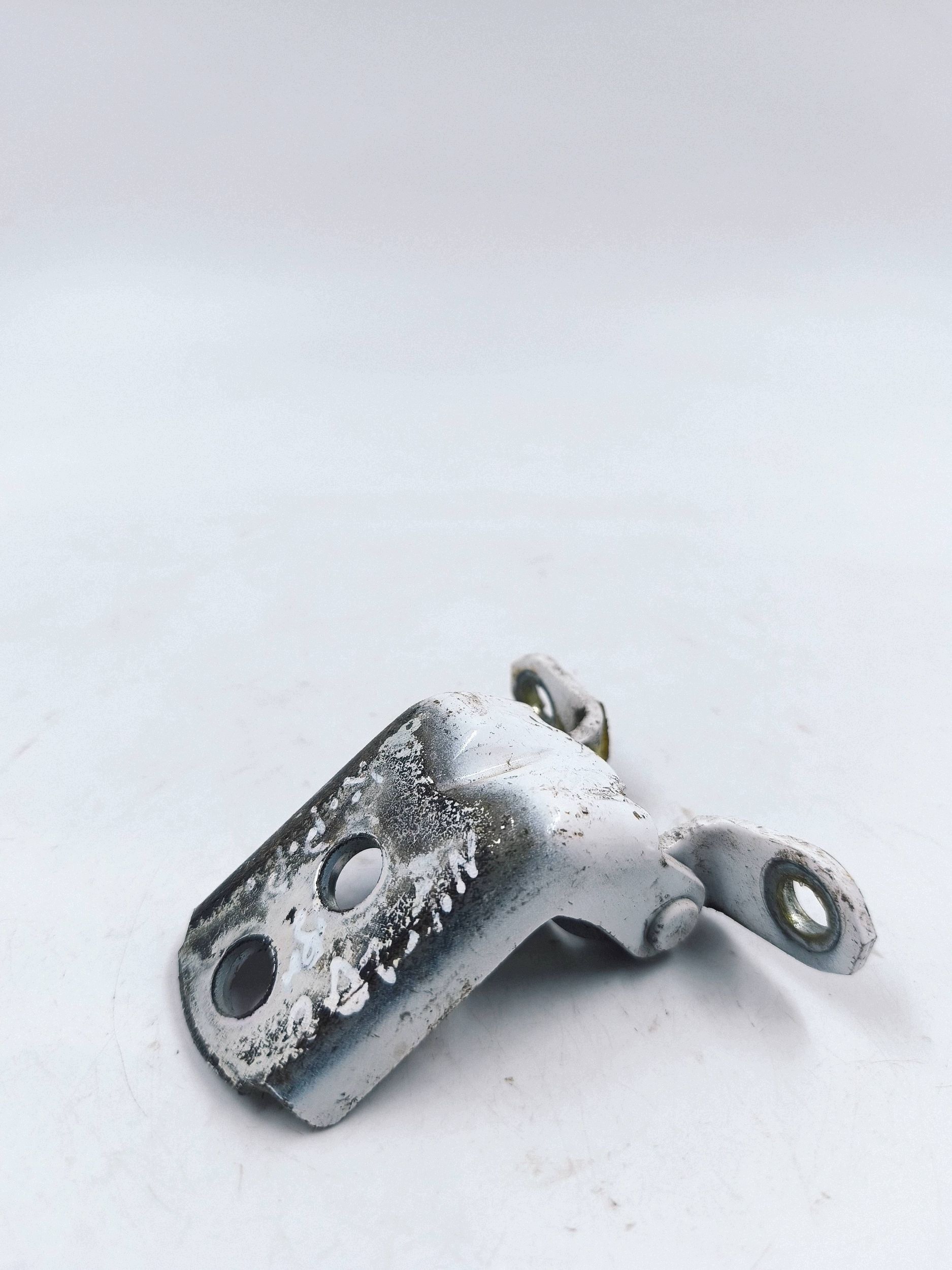 Nissan NV200 Front Upper Hinge Left Used VLO31933 image 2