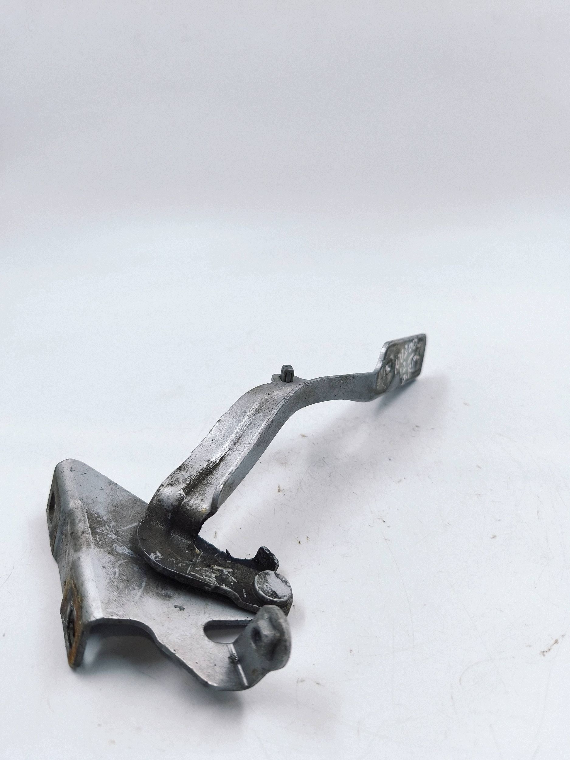 Charnière capot droite Nissan NV200 VLO31897 image 3