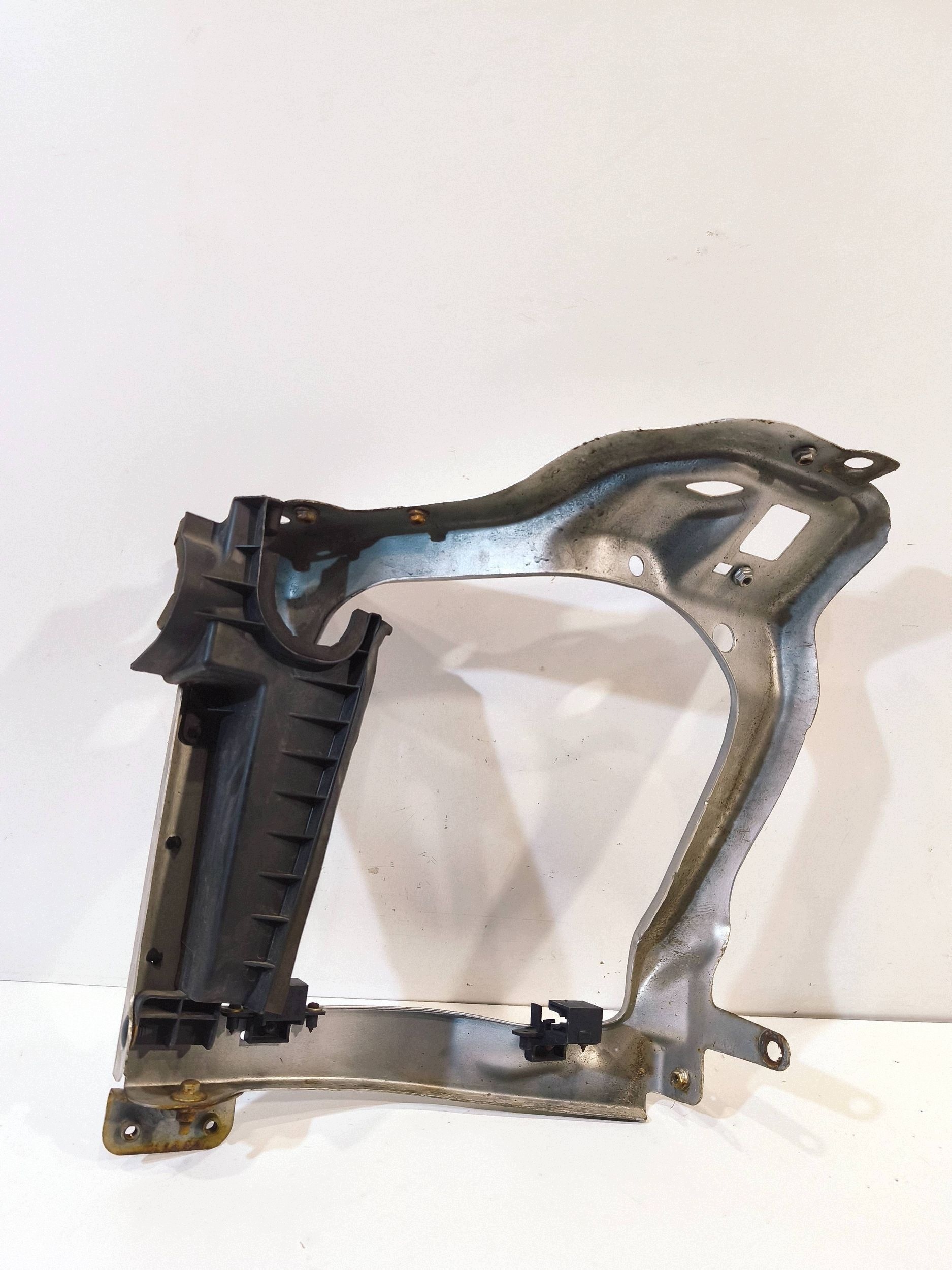 Ford Transit Headlight Bracket Right Used VLO31856 image 4