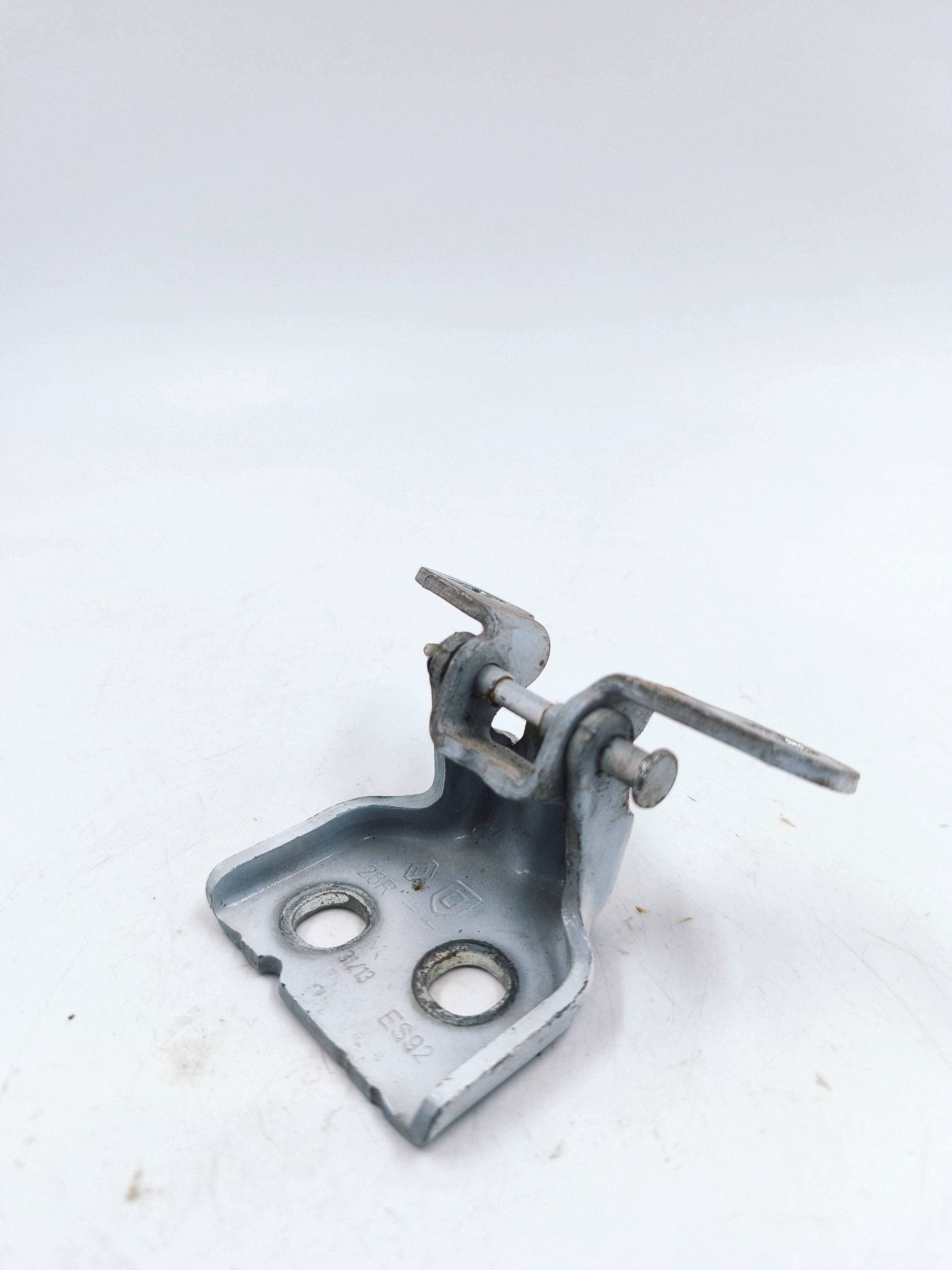 Dacia Dokker Front Lower Hinge Left Used image 2