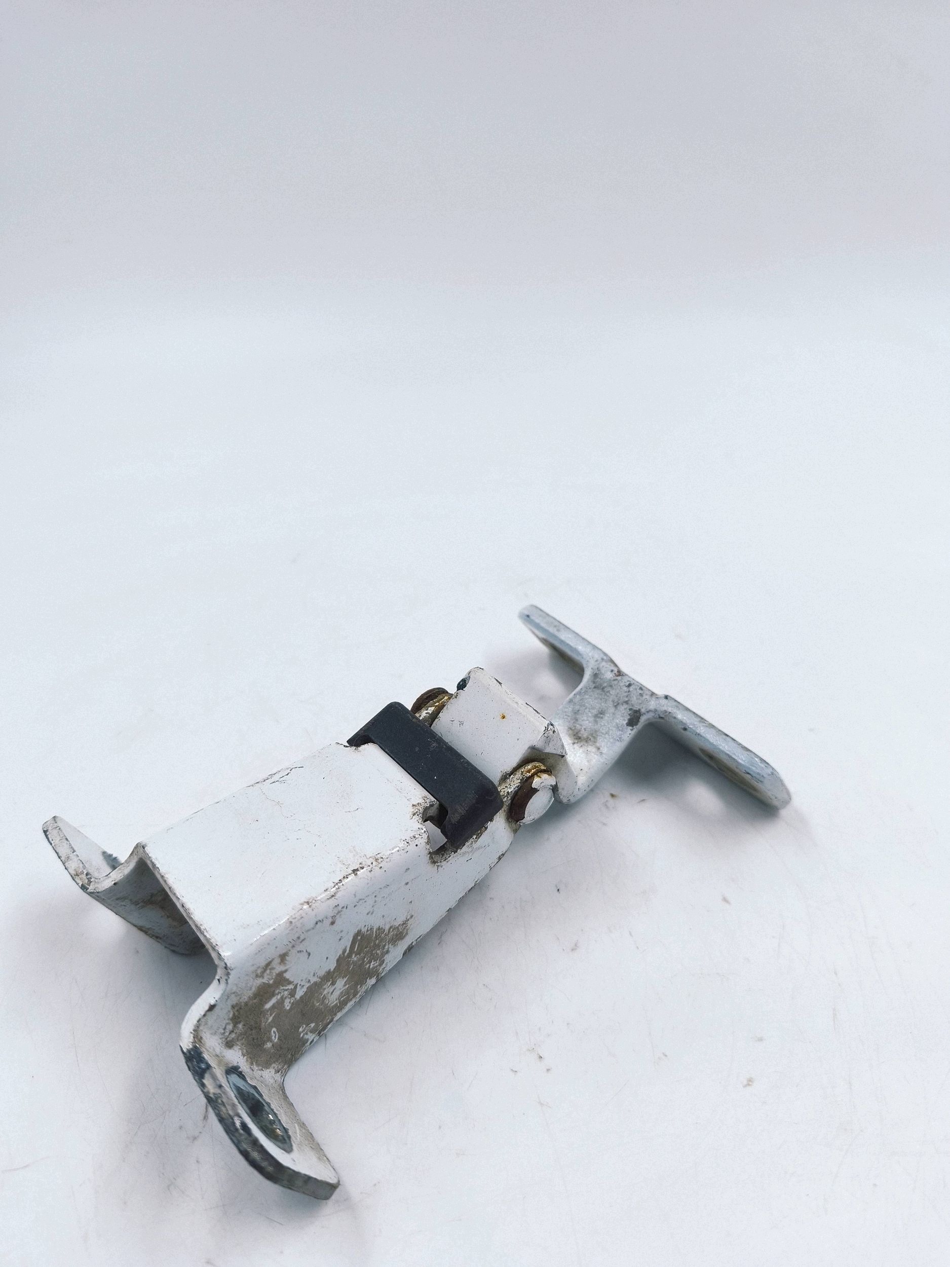 Charnière porte arrière droite Dacia Dokker image 2