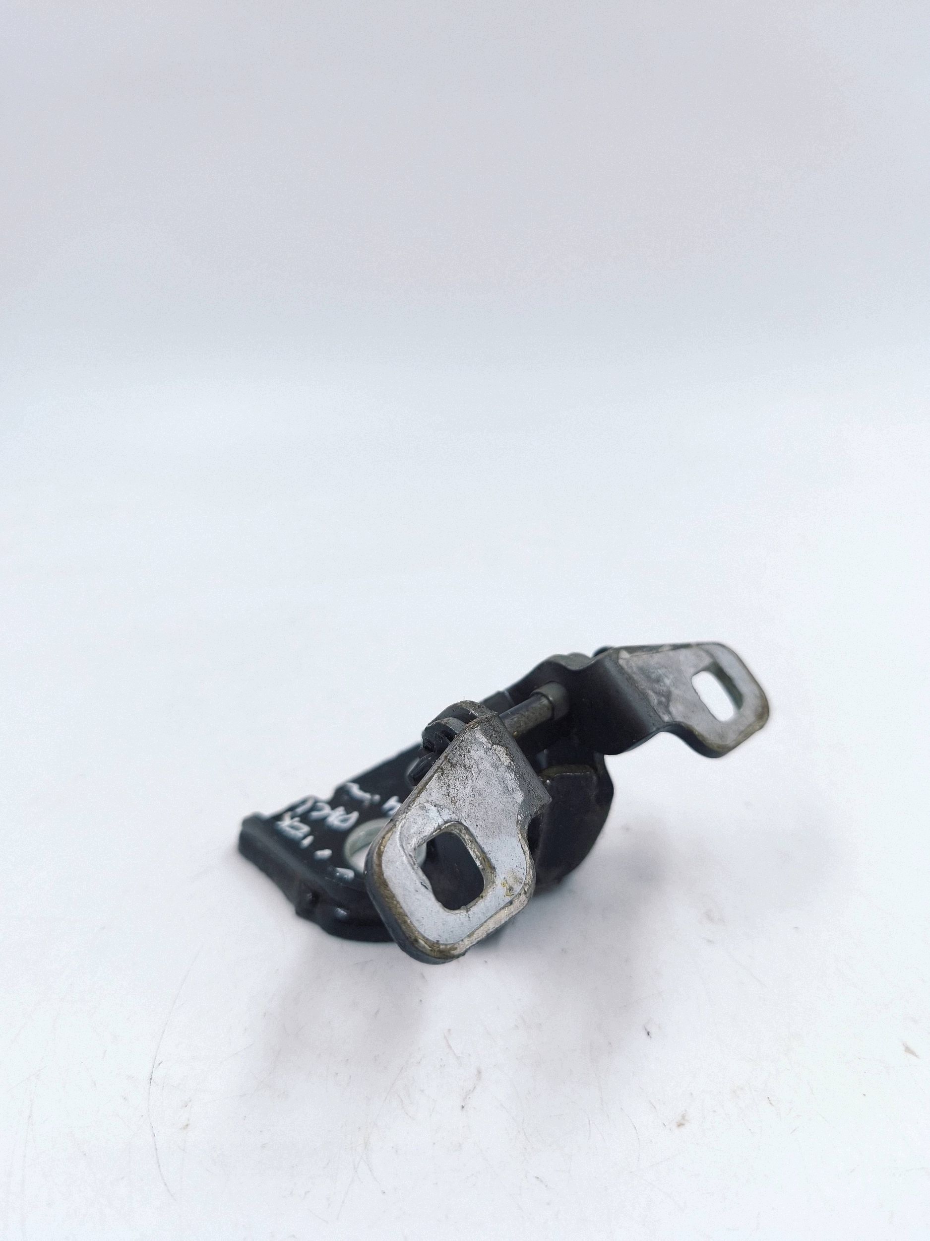 Dacia Duster Rear Upper Hinge Right Used