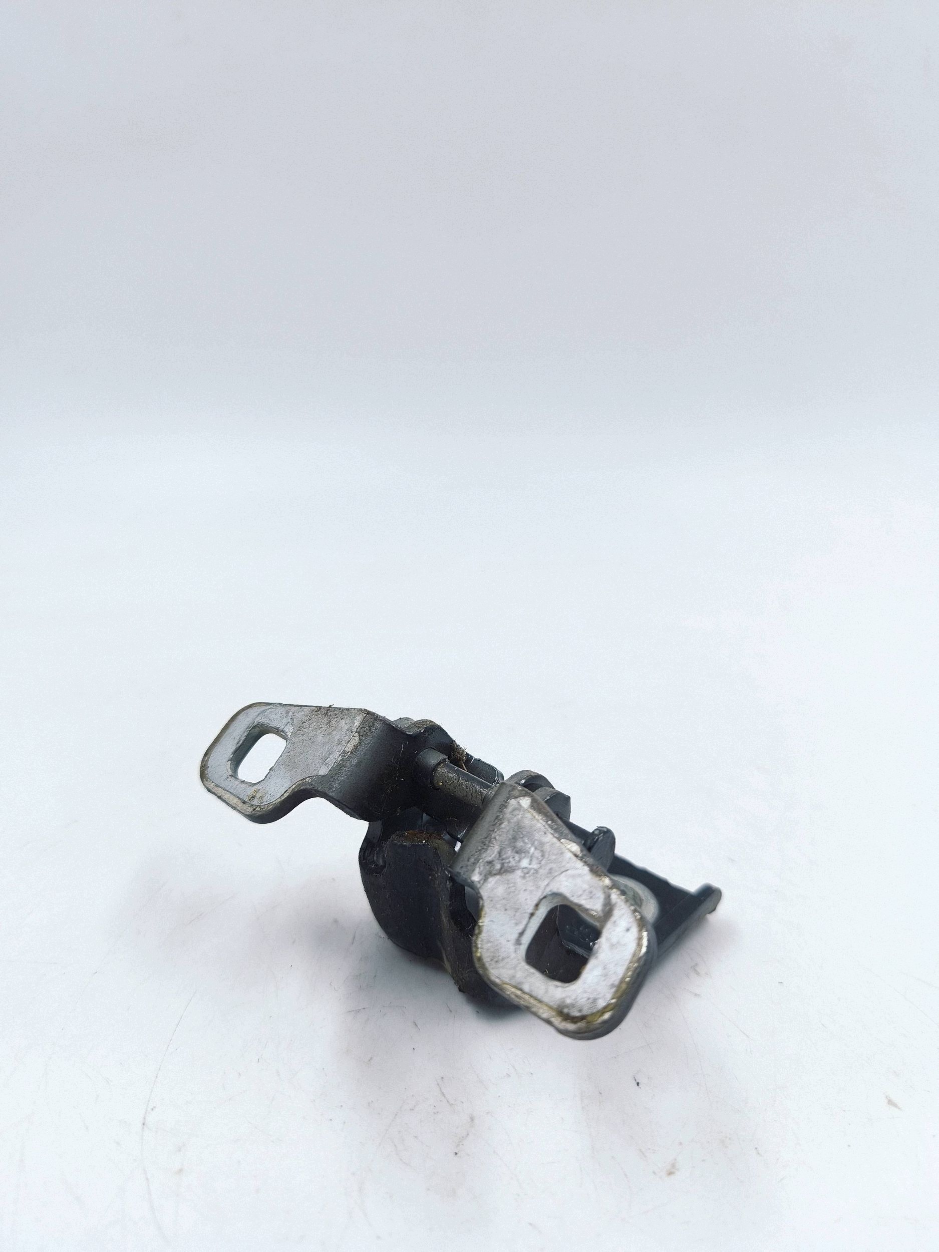 Dacia Duster Rear Upper Hinge Right Used image 3