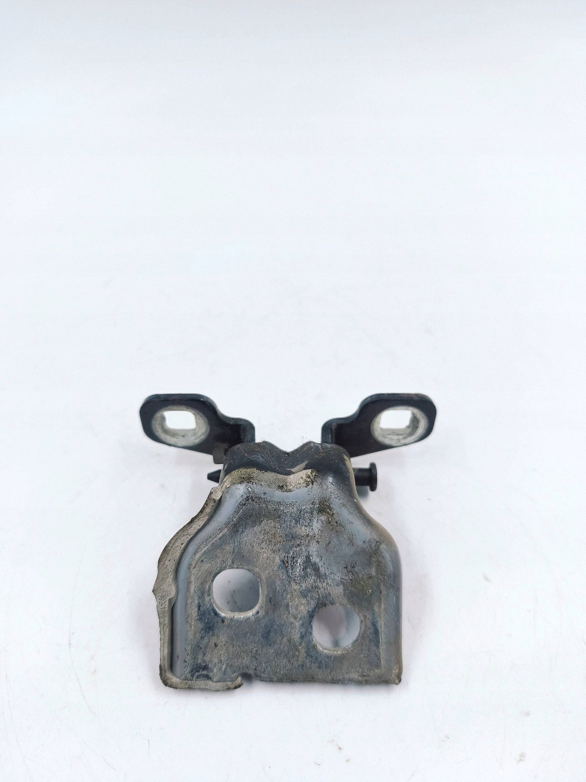 Dacia Duster Rear Upper Hinge Right Used image 5