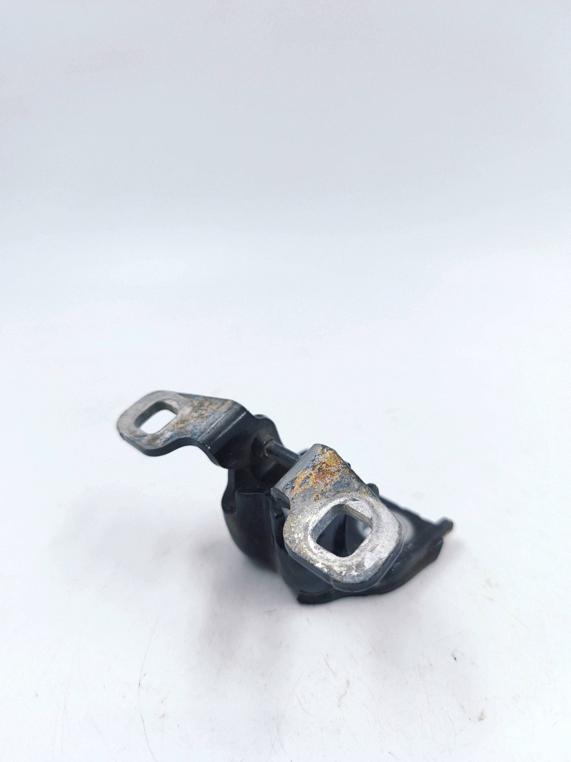 Dacia Sandero II Front Upper Hinge Left Used image 3