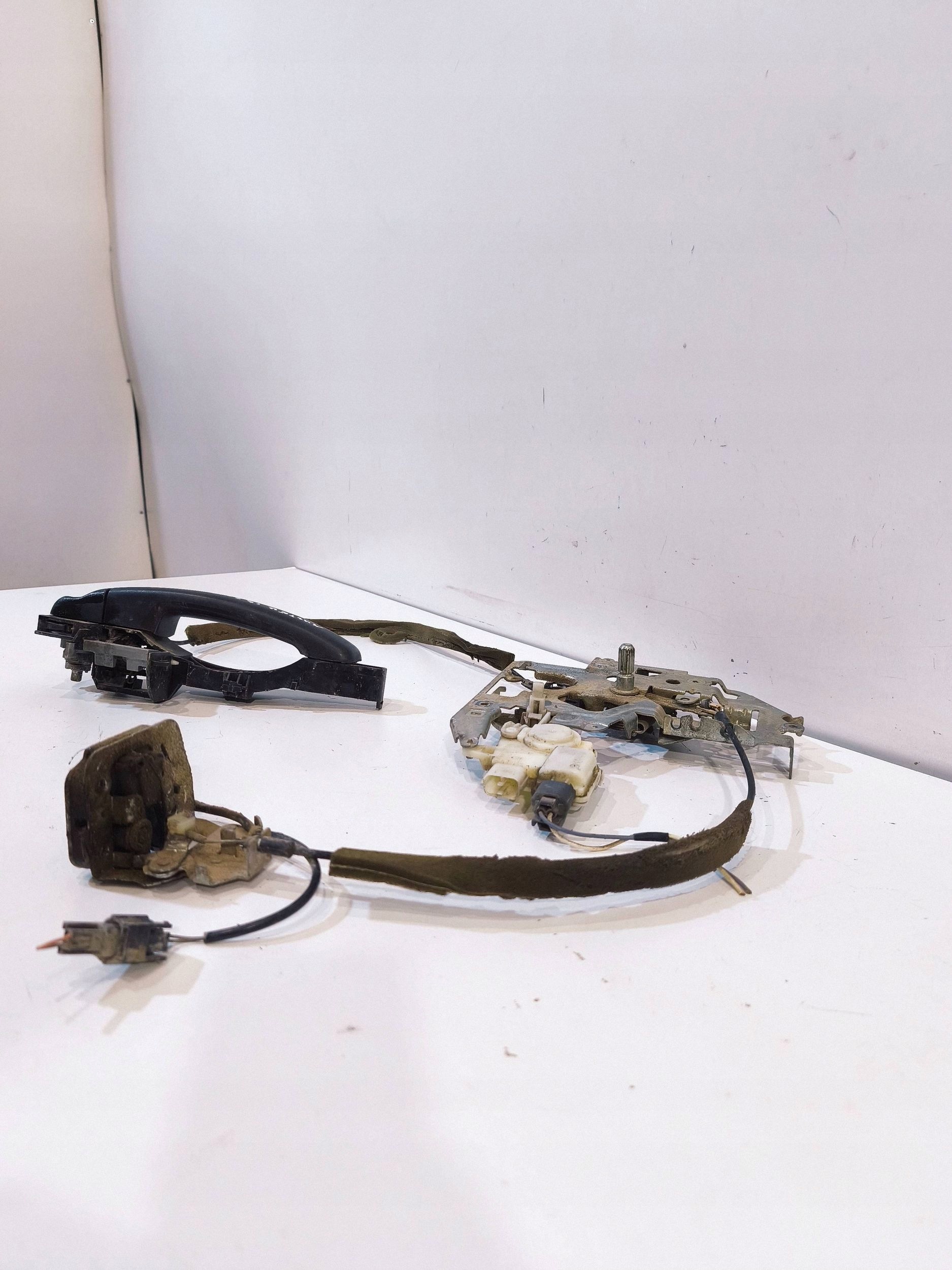 Serrure de porte RENAULT MASTER III occasion image 3