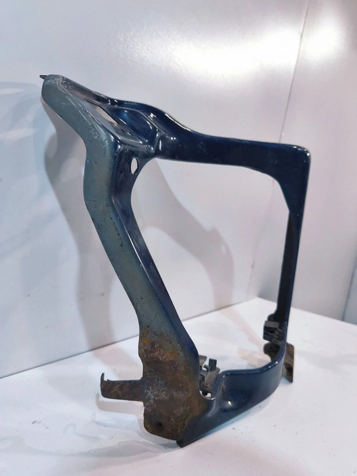 Ford Transit ajovalon pidike oikea 6C1113K019