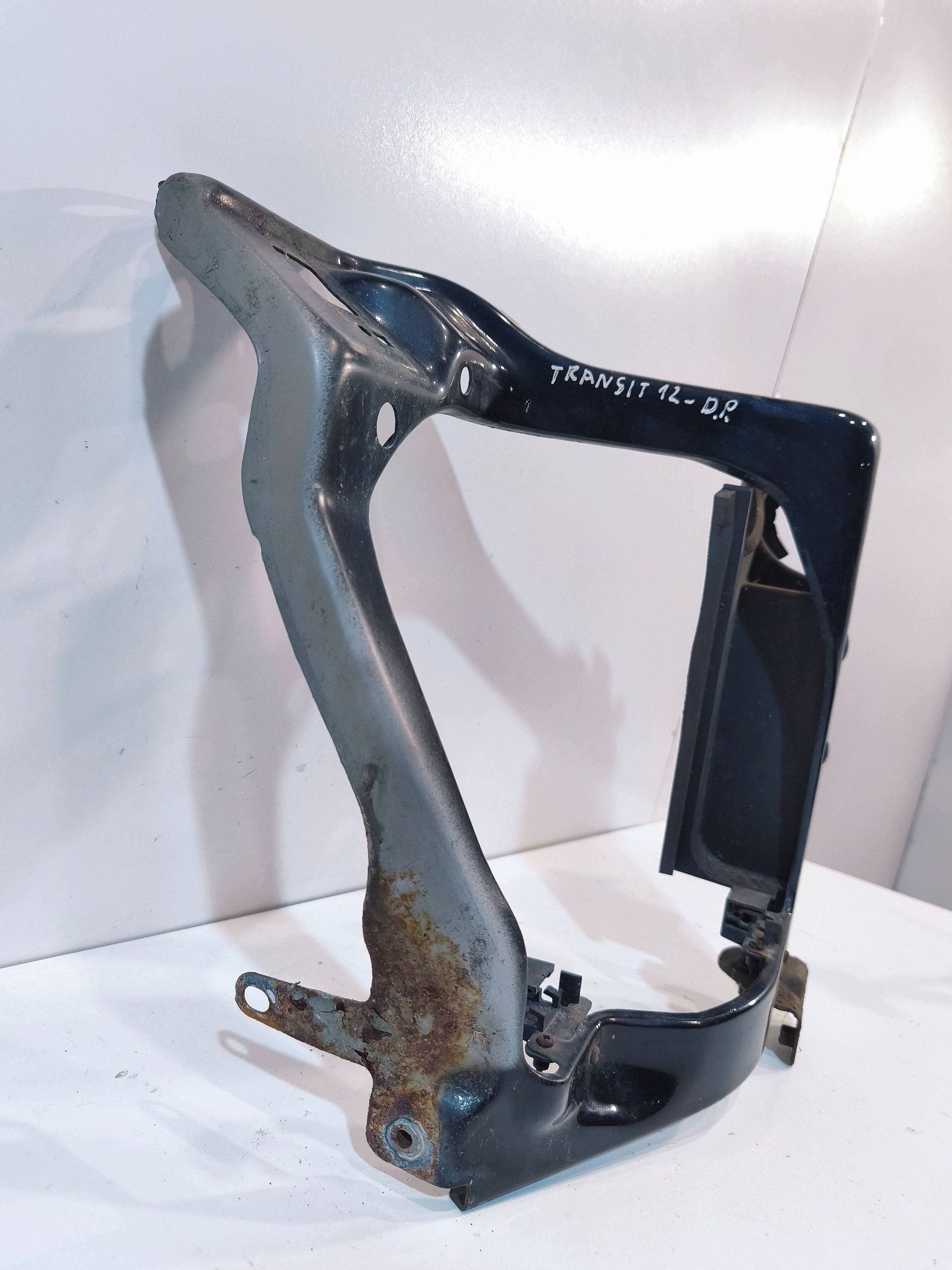 Ford Transit ajovalon kiinnike oikea