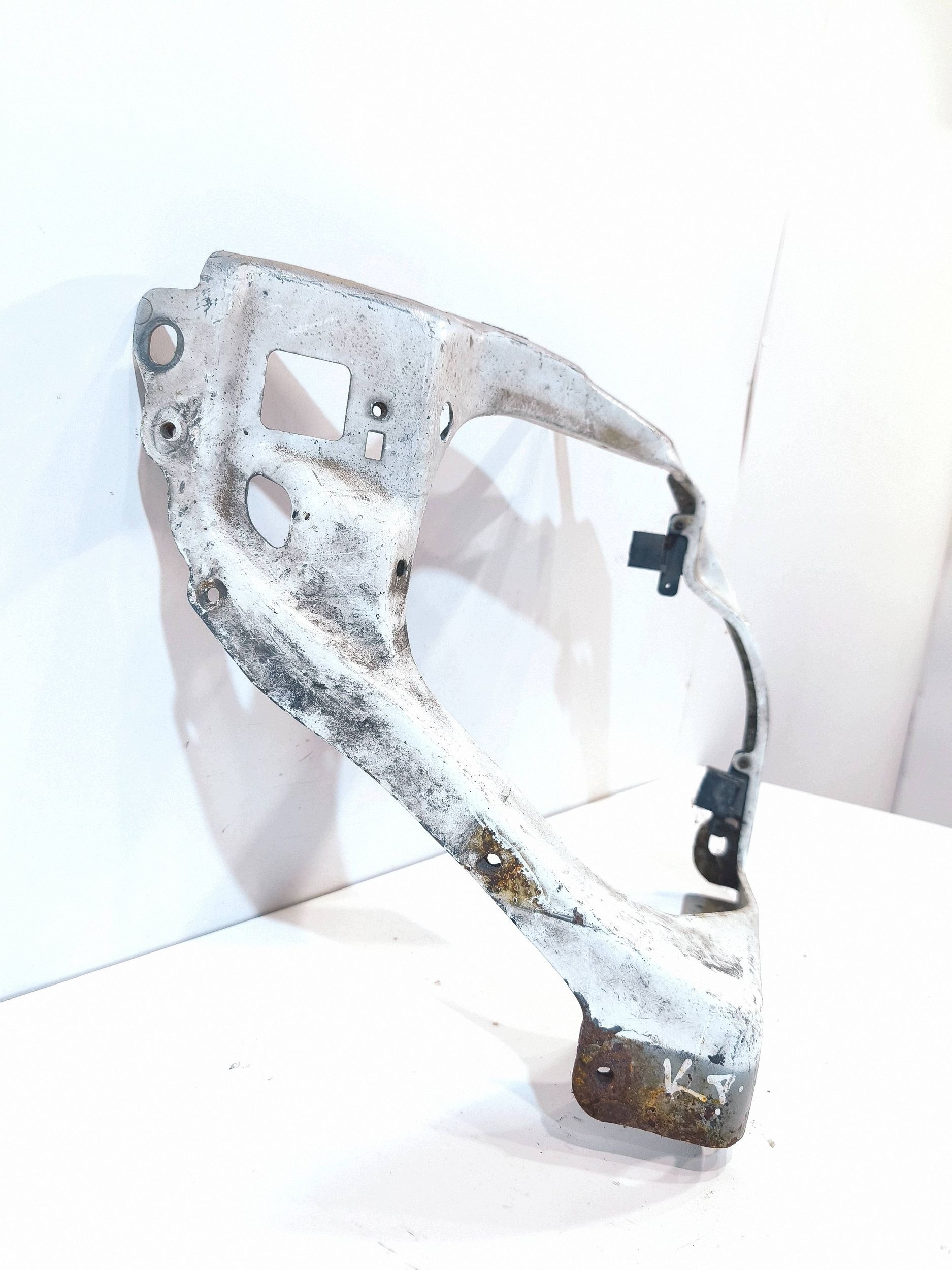 Ford Transit vasen ajovalon pidike VLO30486