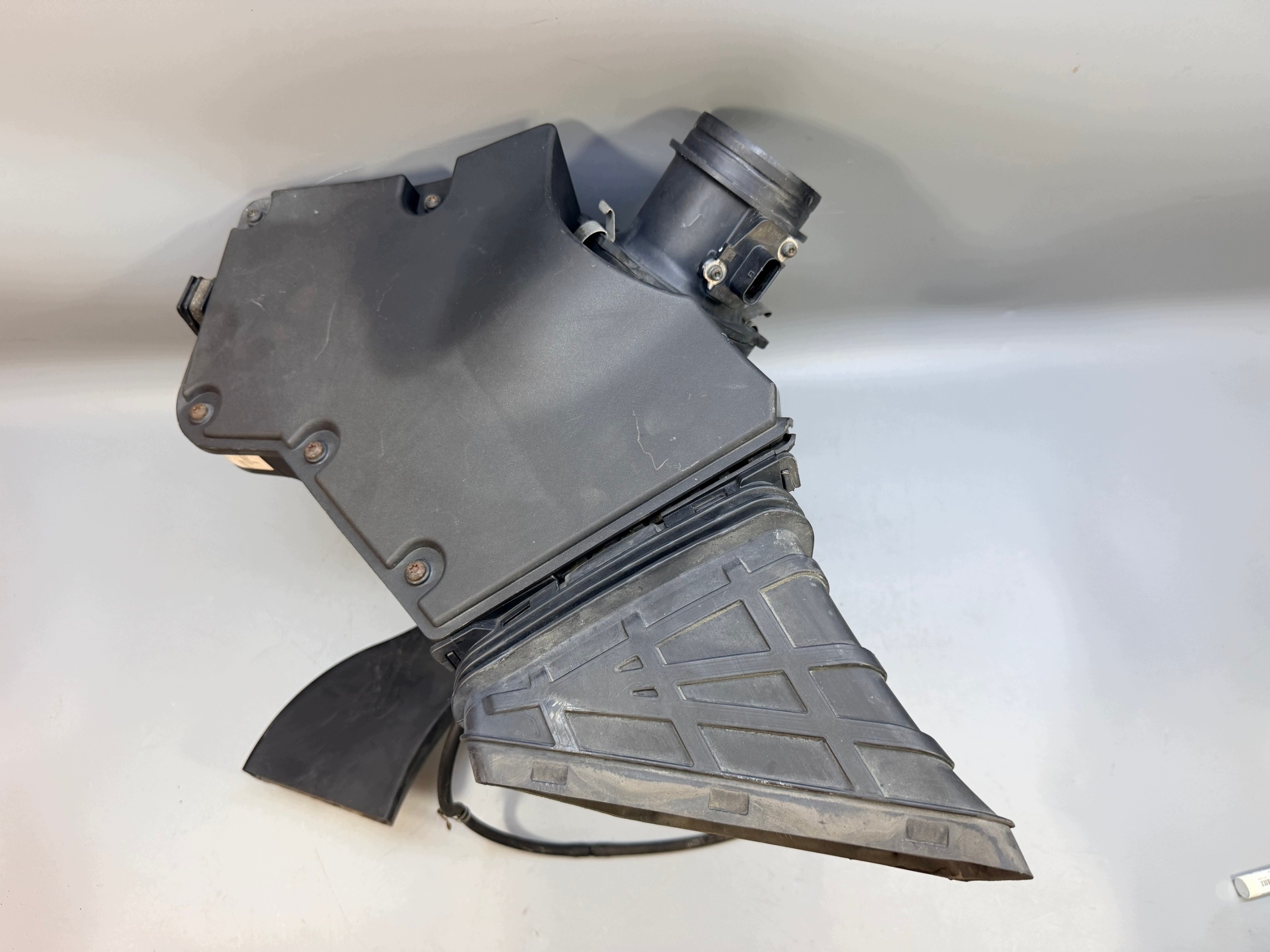 Audi A4 B8 A5 8T 3.0 TDI ilmansuodattimen kotelo