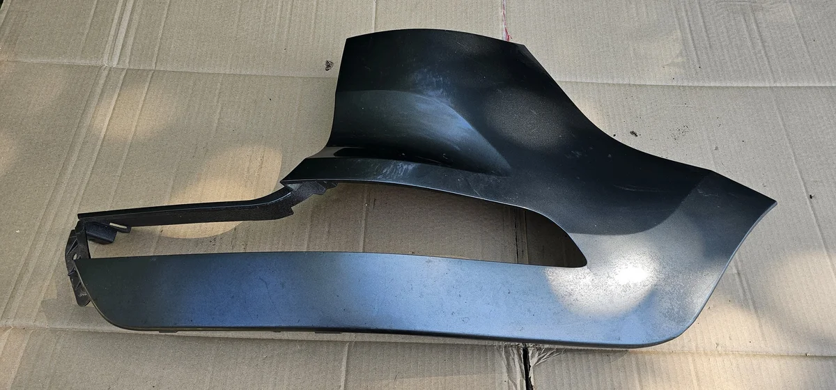 KIA Sportage 3 takapuskurin kulma, OEM 86672-3U000
