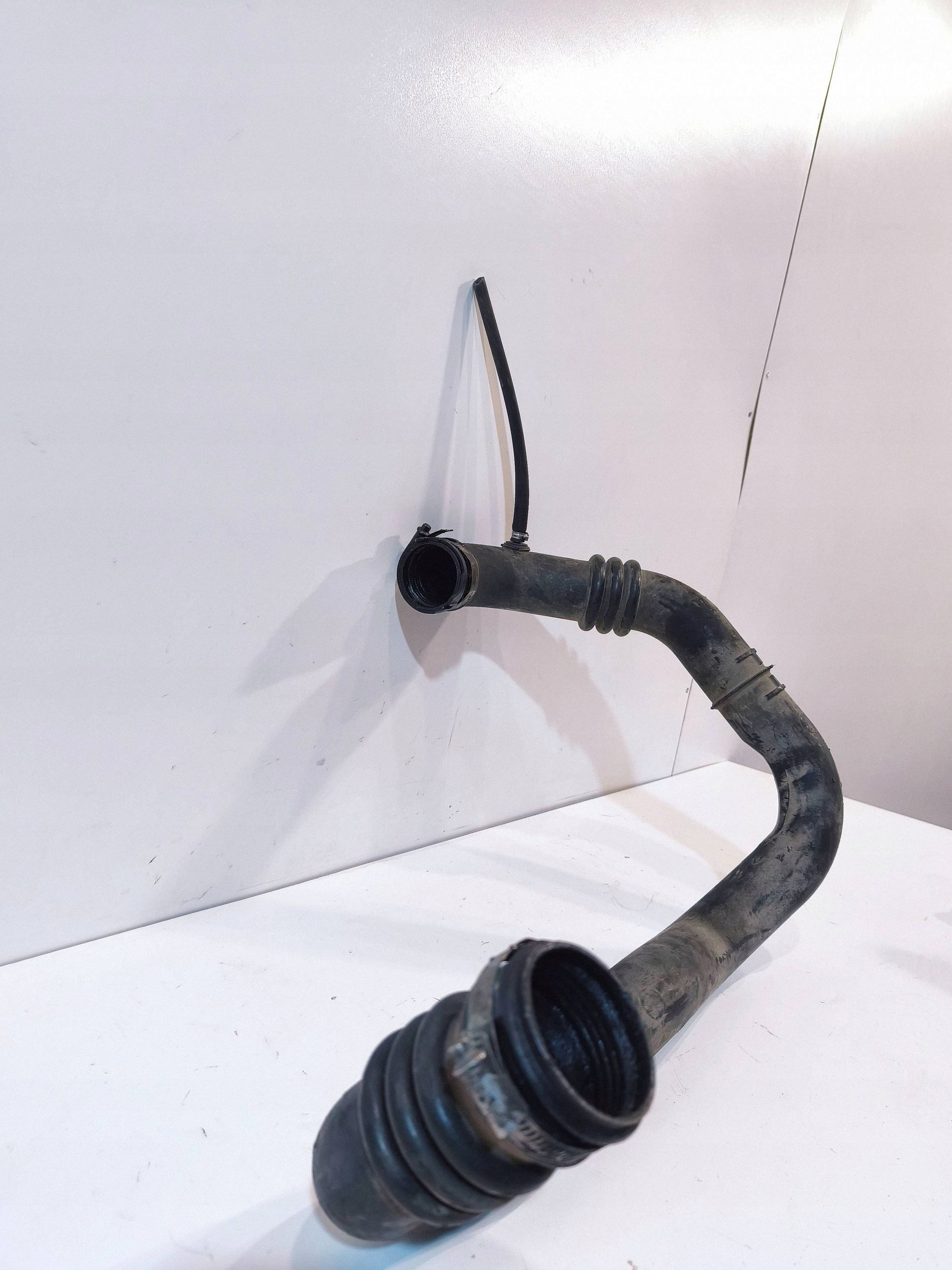 Intercoolerin putki Opel Movano B 2.5D