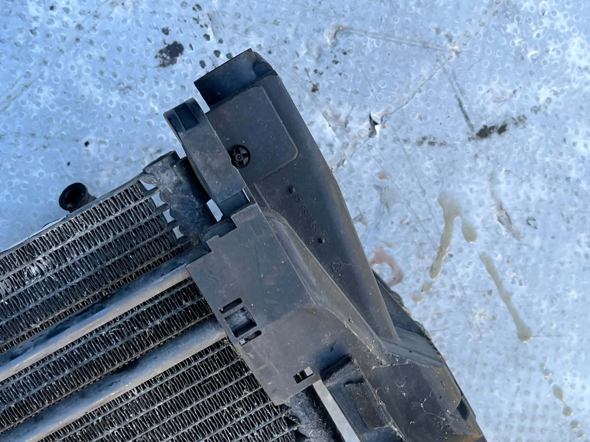 BMW E46 Ventilatorbehuizing 64546928035 image 5