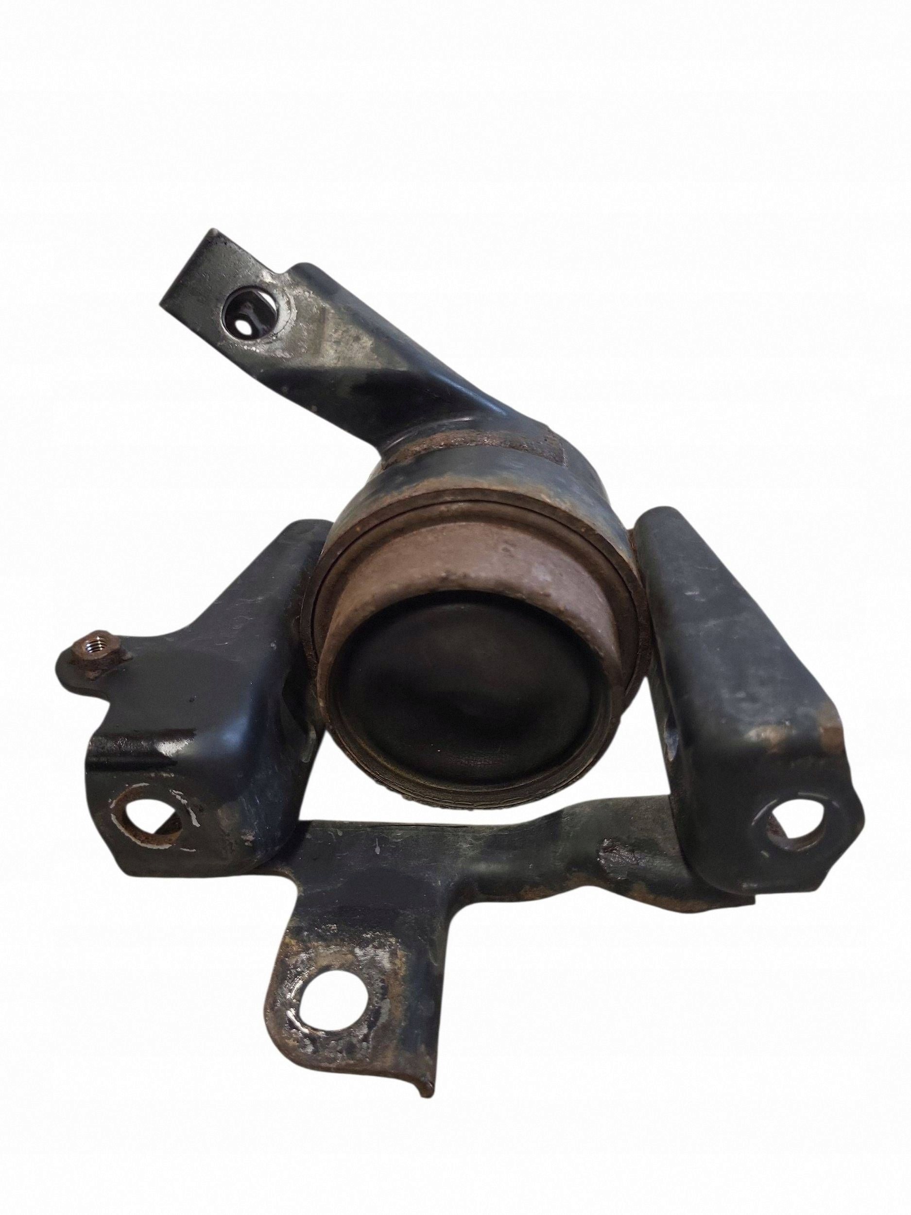 Moottorin kiinnike oikea Toyota Corolla Verso AR10 image 4