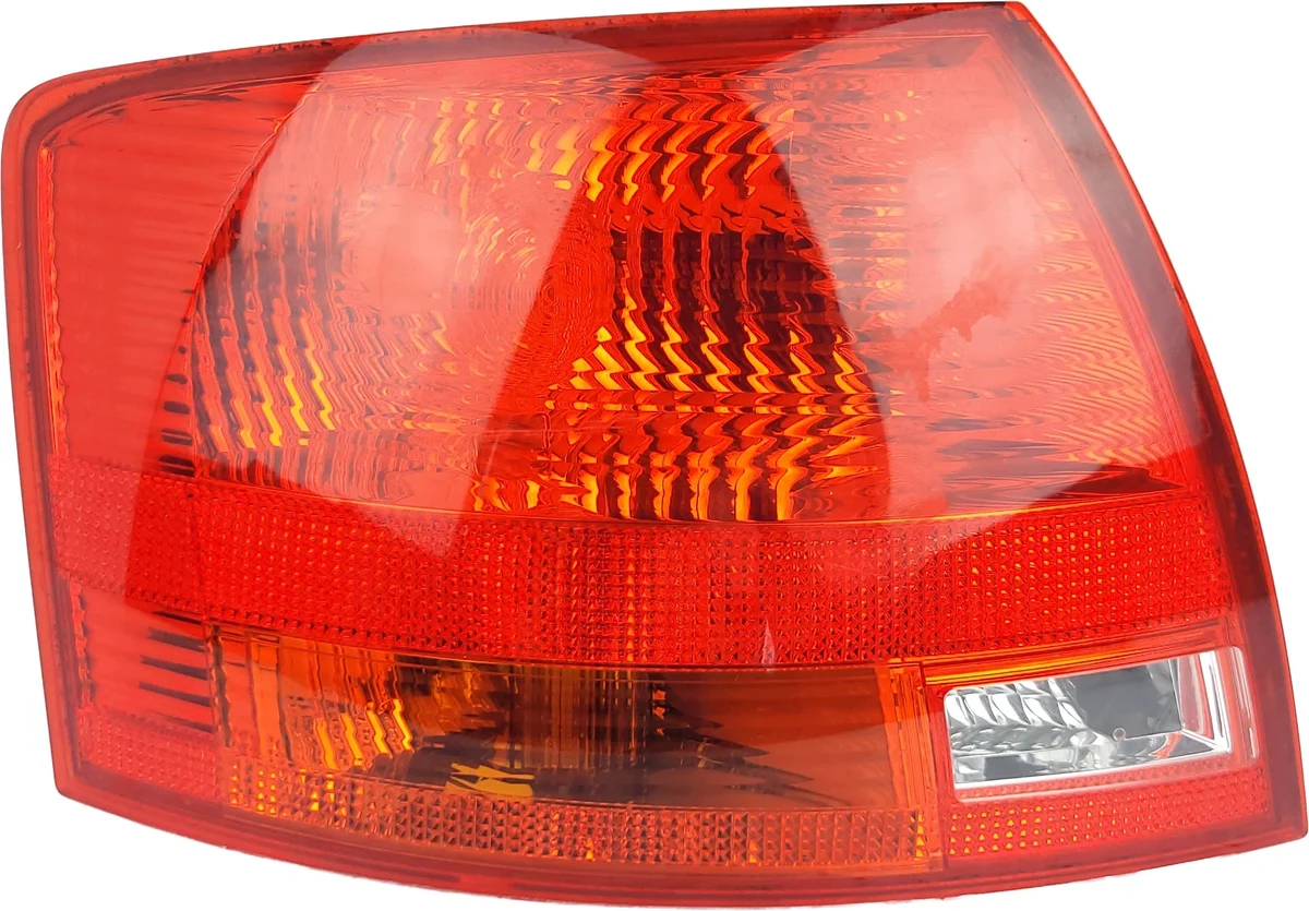 Lanterna Traseira Audi A4 B7 Kombi Direita Usada