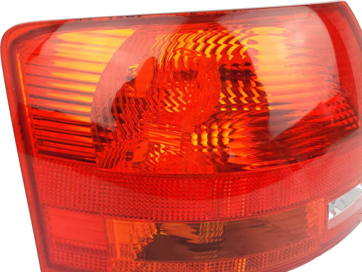 Audi A4 B7 takavalo oikea kombi
