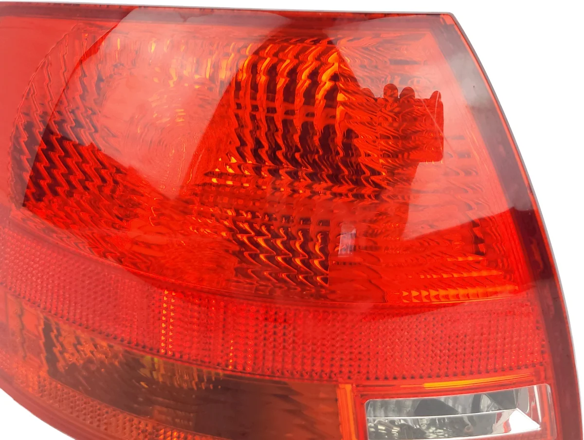 Audi A4 B7 Rückleuchte rechts Kombi ULO image 4