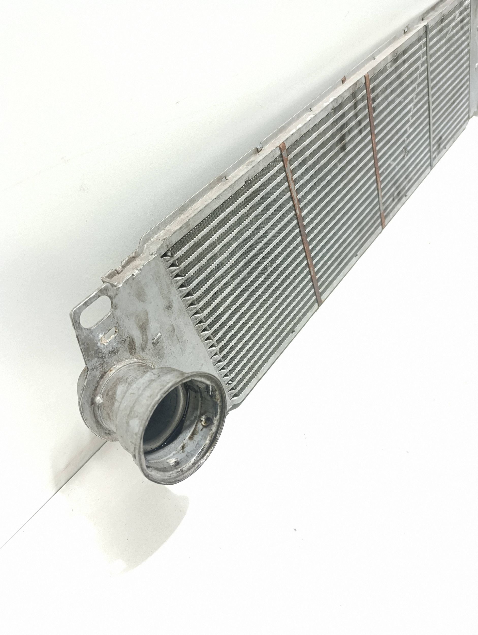 Intercooler Volkswagen Transporter T5 Usado image 3