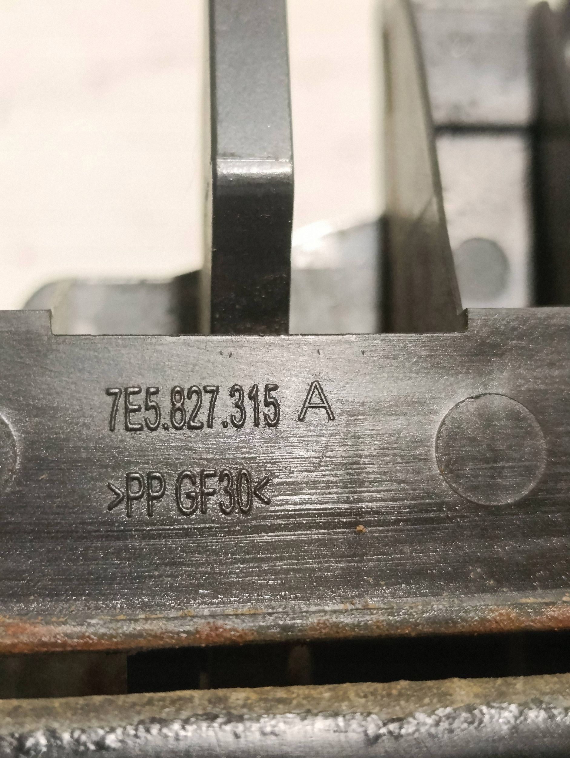 VW Caddy Griff Heckklappe 7E5827315A image 7