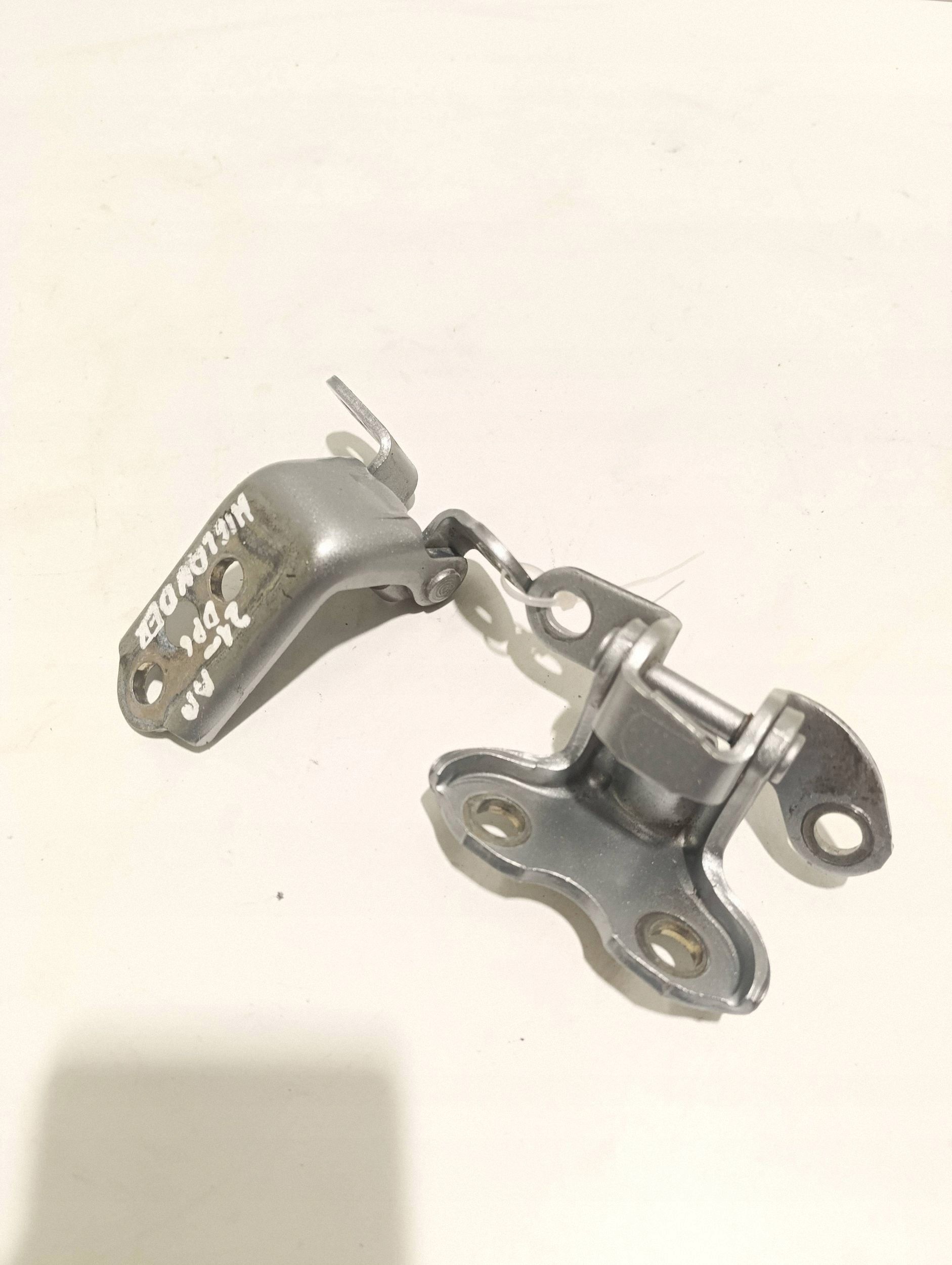 Toyota Highlander XU70 Lower Hinge VLO25645 image 3