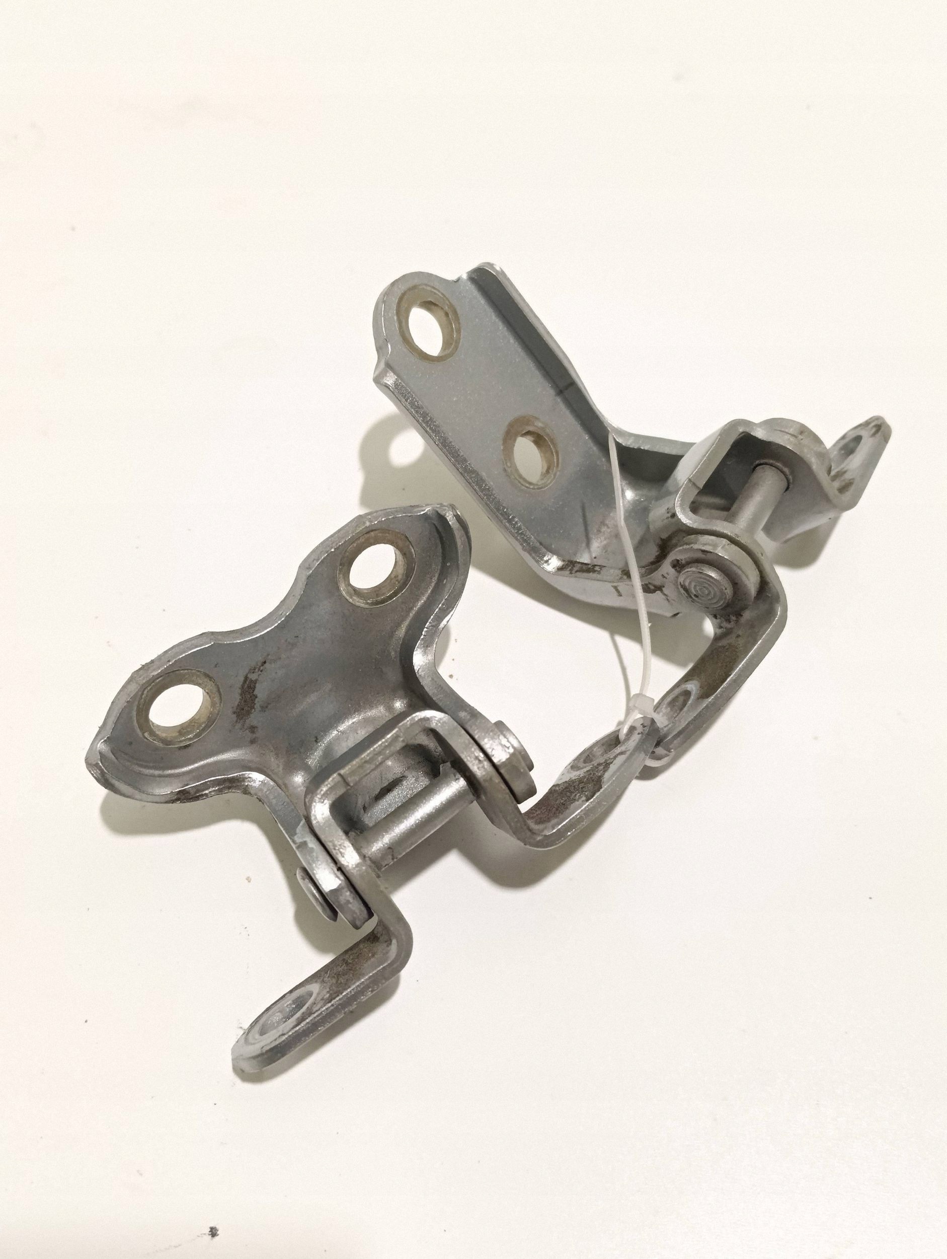 Toyota Highlander XU70 Lower Hinge VLO25603 image 4