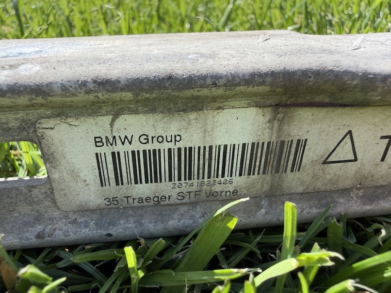 BMW 5 G30 G31 Viga Frontal Original image 3