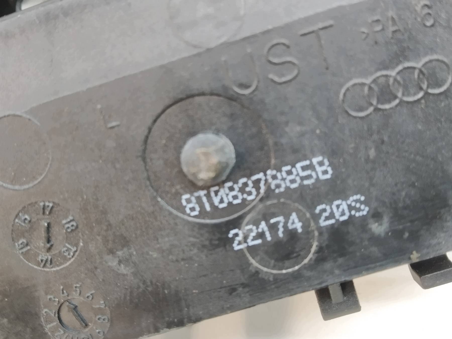 Ytterdörrhandtag Audi A4 B8 Vänster/Höger 8T0837885B image 8