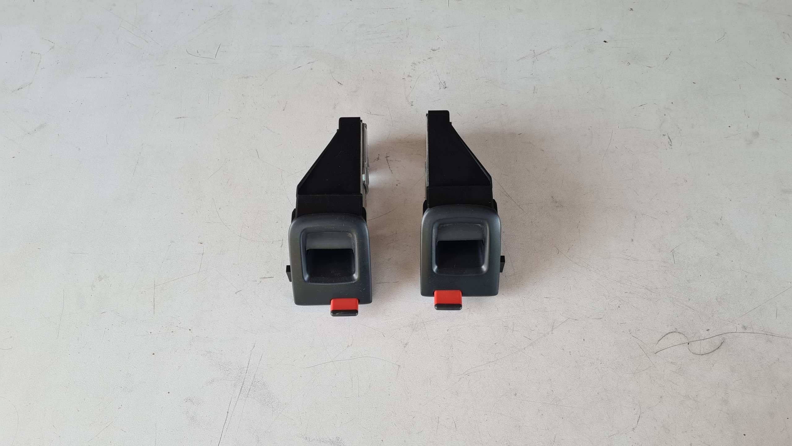 Audi A4 B8 08-15 Kombi takaistuin 8K9885682 8K9885681 image 2