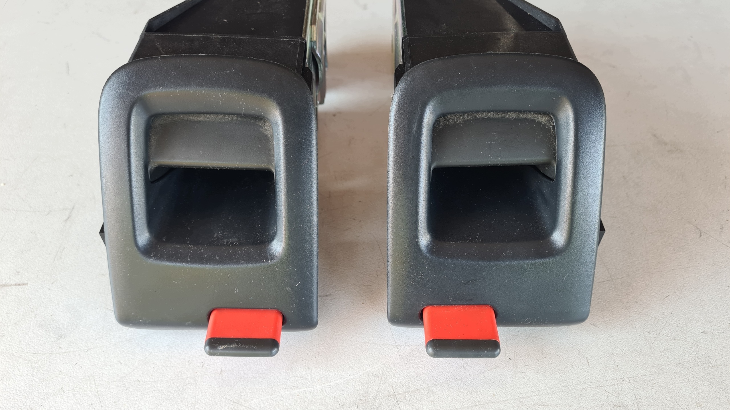 Audi A4 B8 8K9885682 8K9885681 Rear Seat Handles Locks
