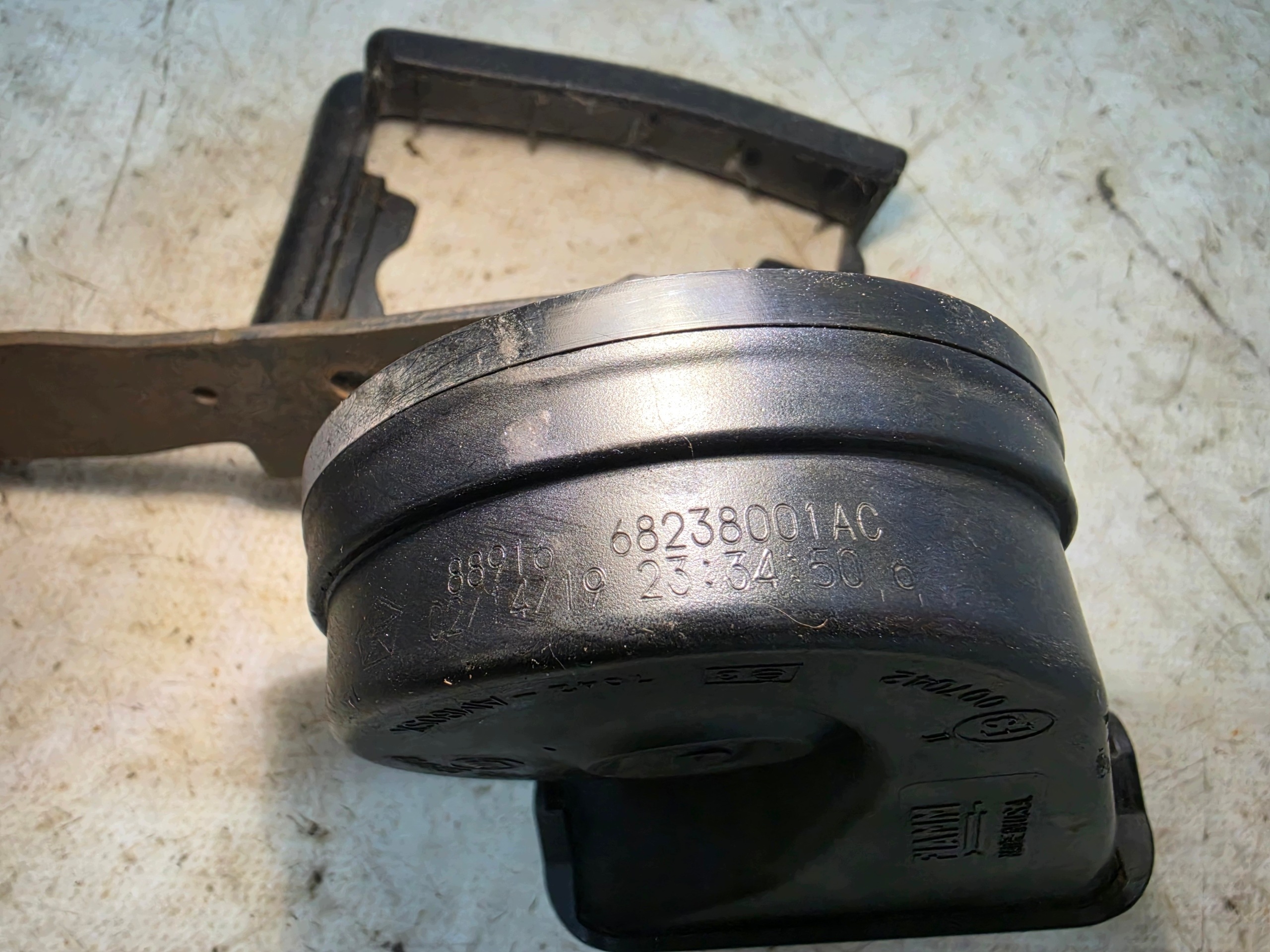 Dodge Charger 15-23 Hupe MOPAR 68238001AC image 5
