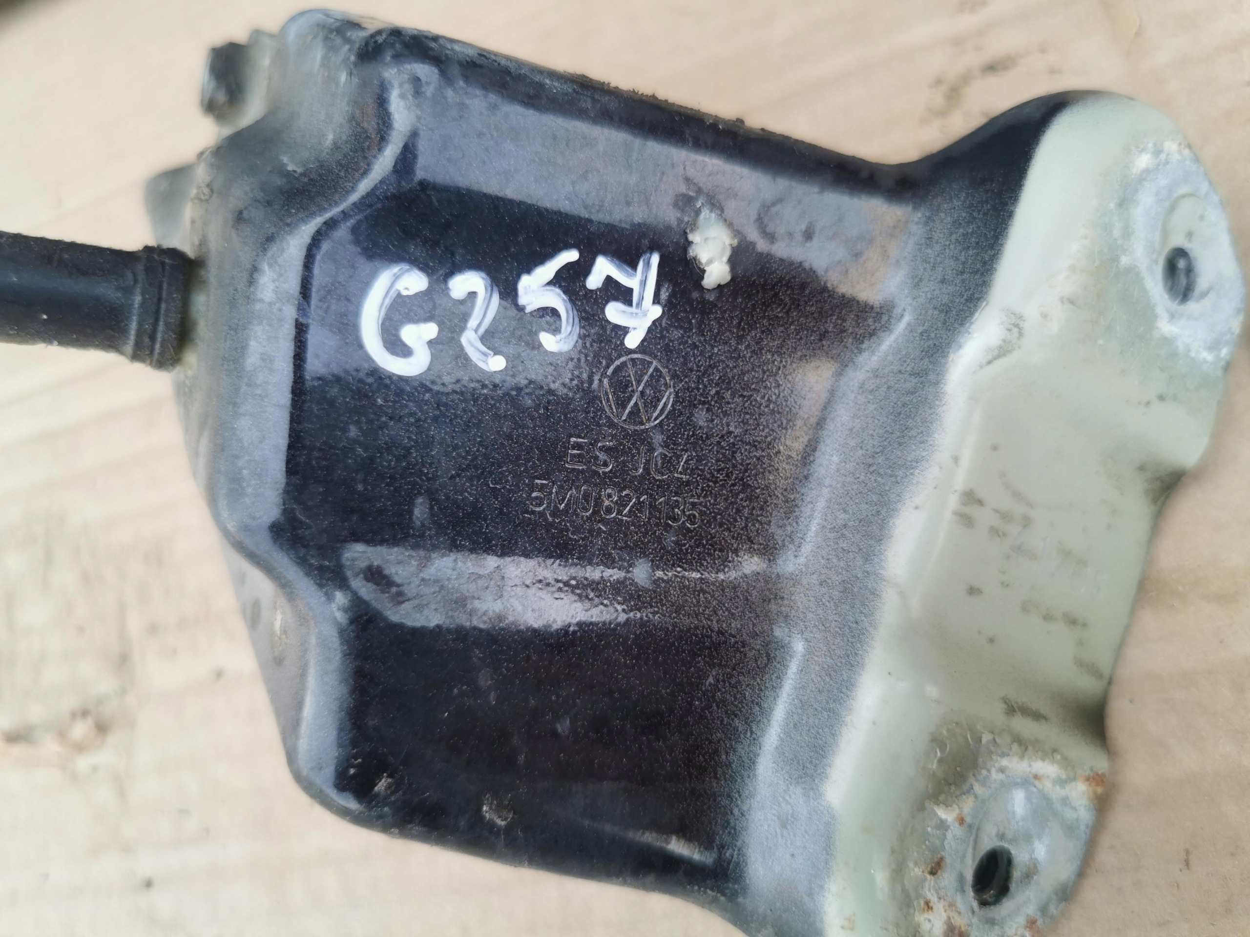 Support de garde-boue gauche VW Golf V VI Plus image 3