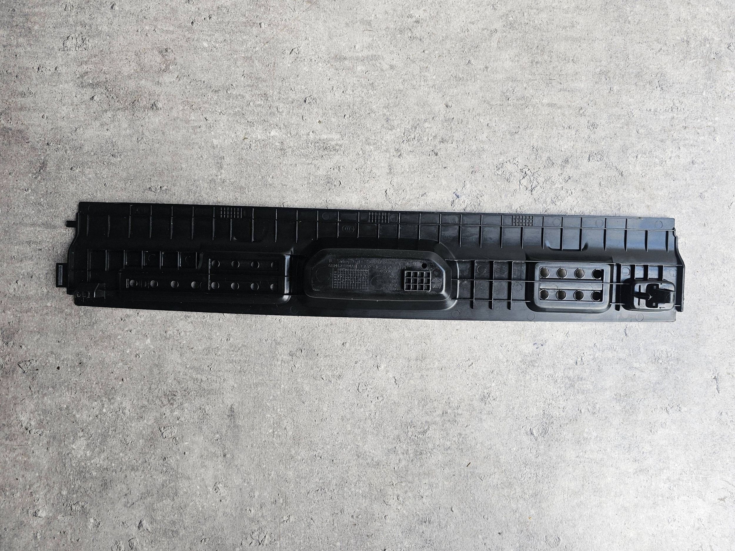 Jeep Wrangler JL Console Cover Used image 3
