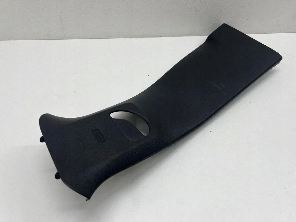Opel Astra L keskipilarin suojus vasen