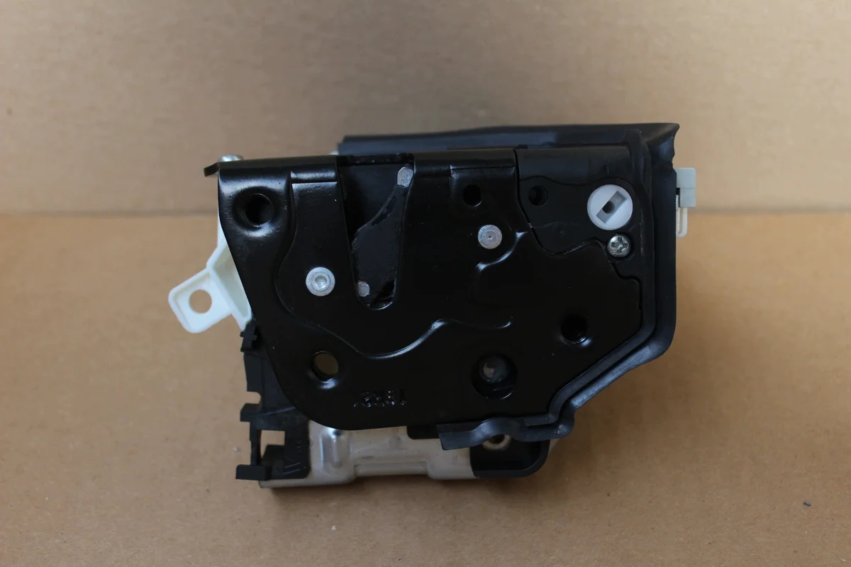 Serrure de porte VW AUDI 8X1837016B image 3