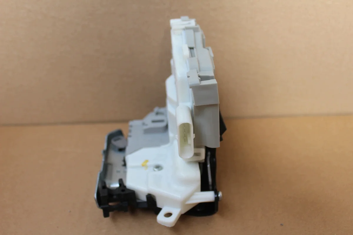 Serrure de porte VW AUDI 8X1837016B image 4