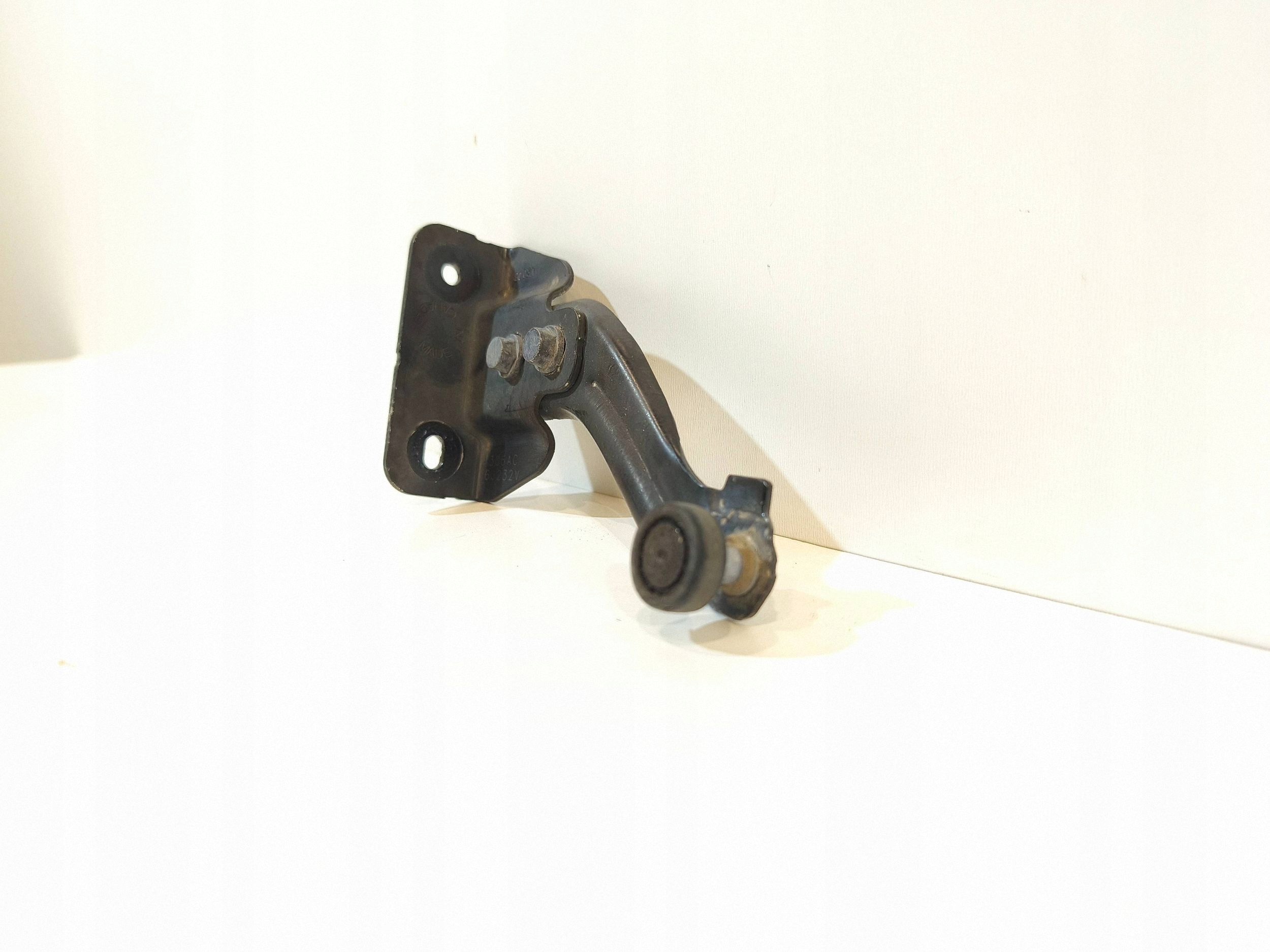Sliding Door Hinge Chrysler Pacifica 306AC Used