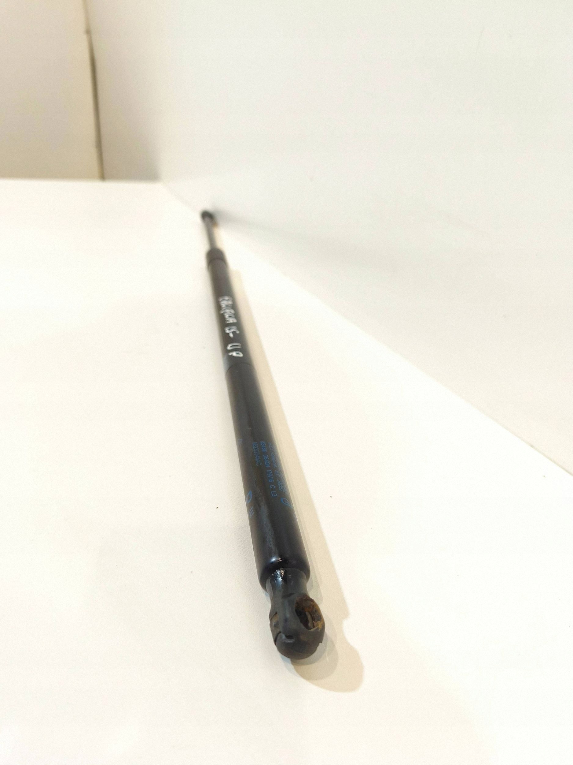 Rechter Heckklappendämpfer CHRYSLER PACIFICA 68230346AC