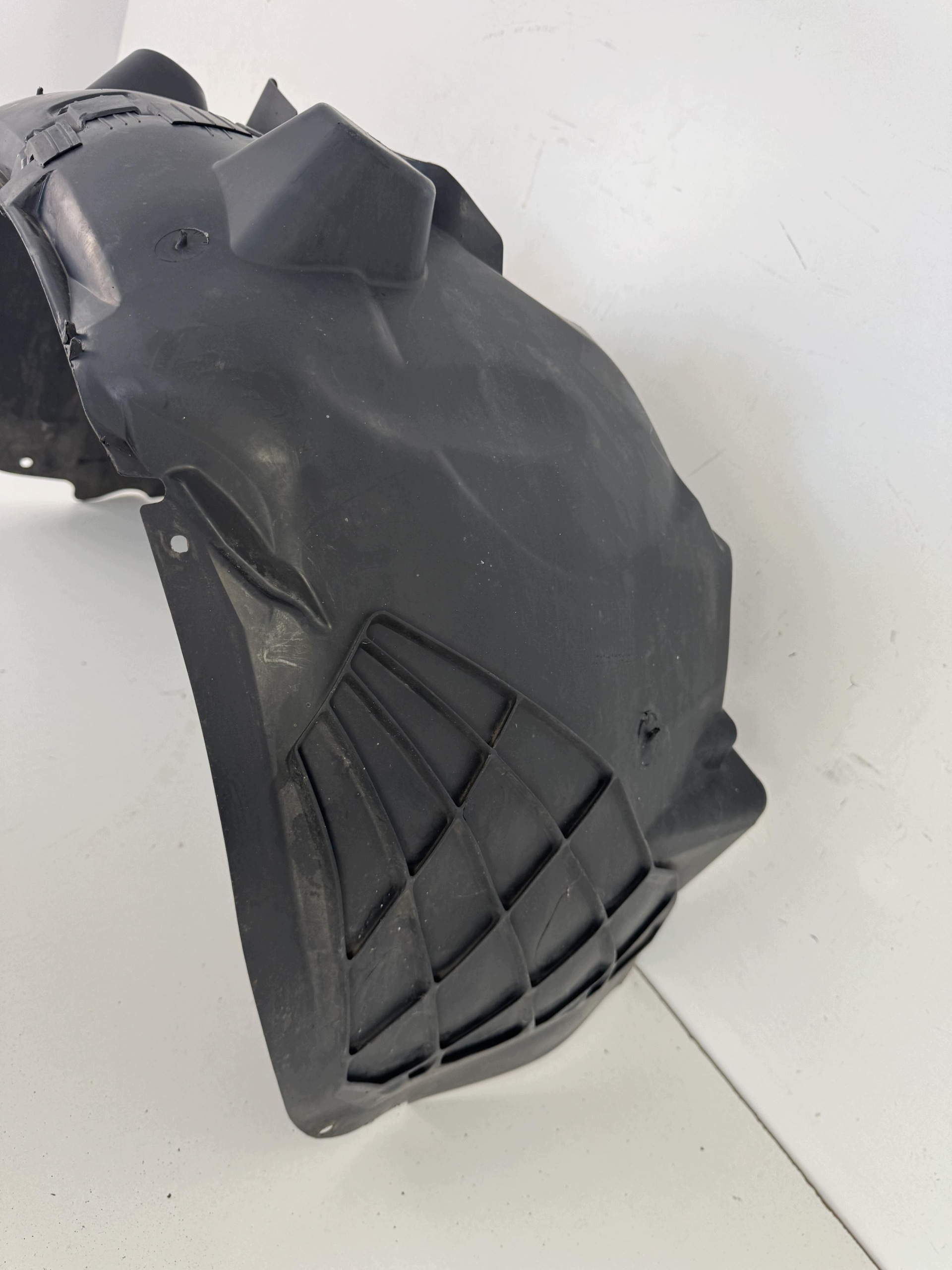 Lokasuoja oikea etu Opel Corsa D 06- 13187359