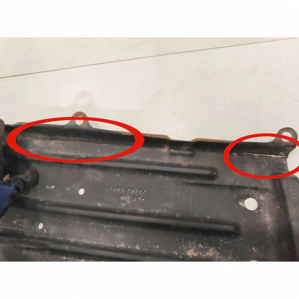 TOYOTA SIENNA pohjapanssari 5816508010