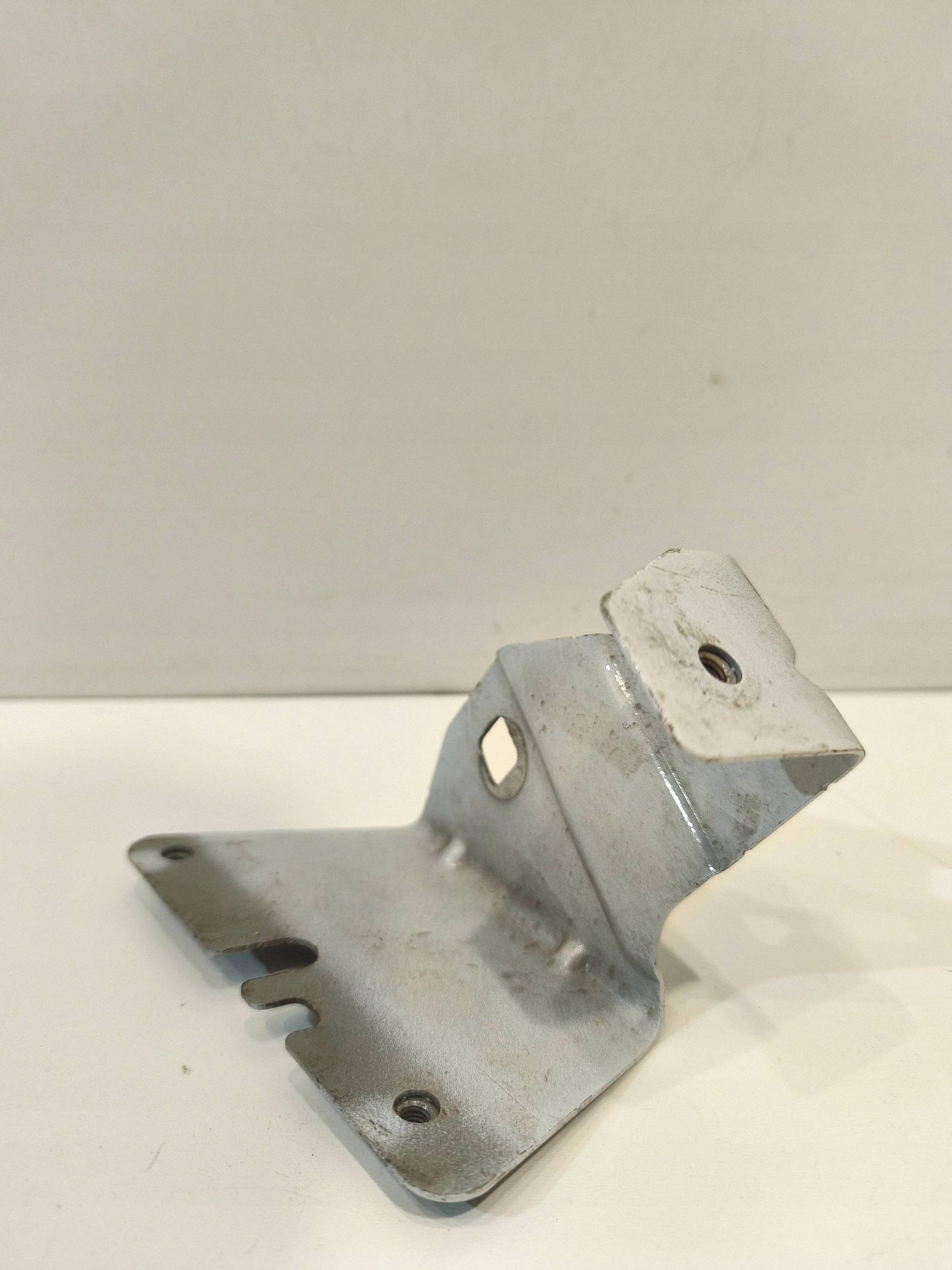 Support de garde-boue avant gauche 52045R image 4