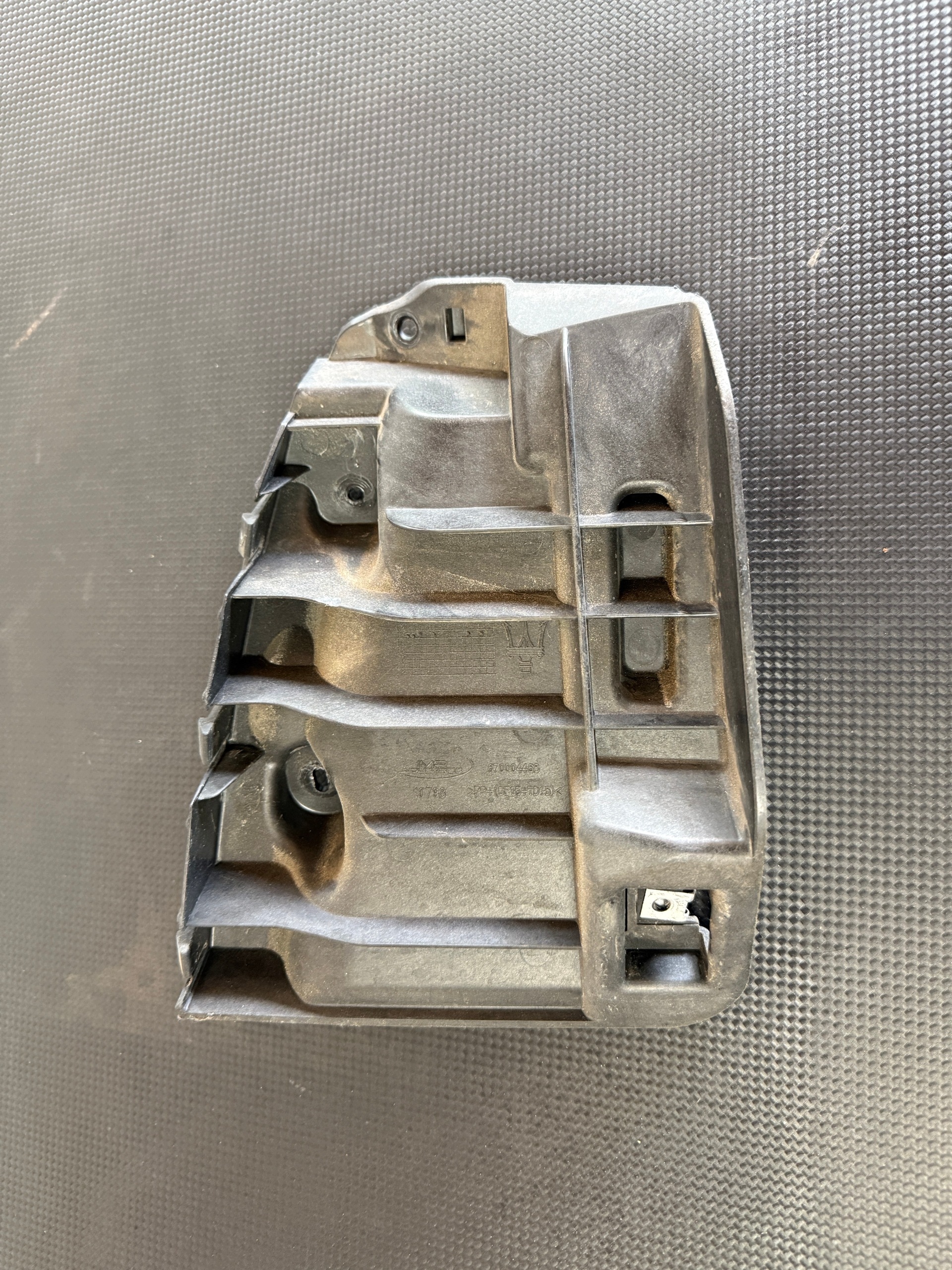Maserati Ghibli bumper clip rechts achter image 2