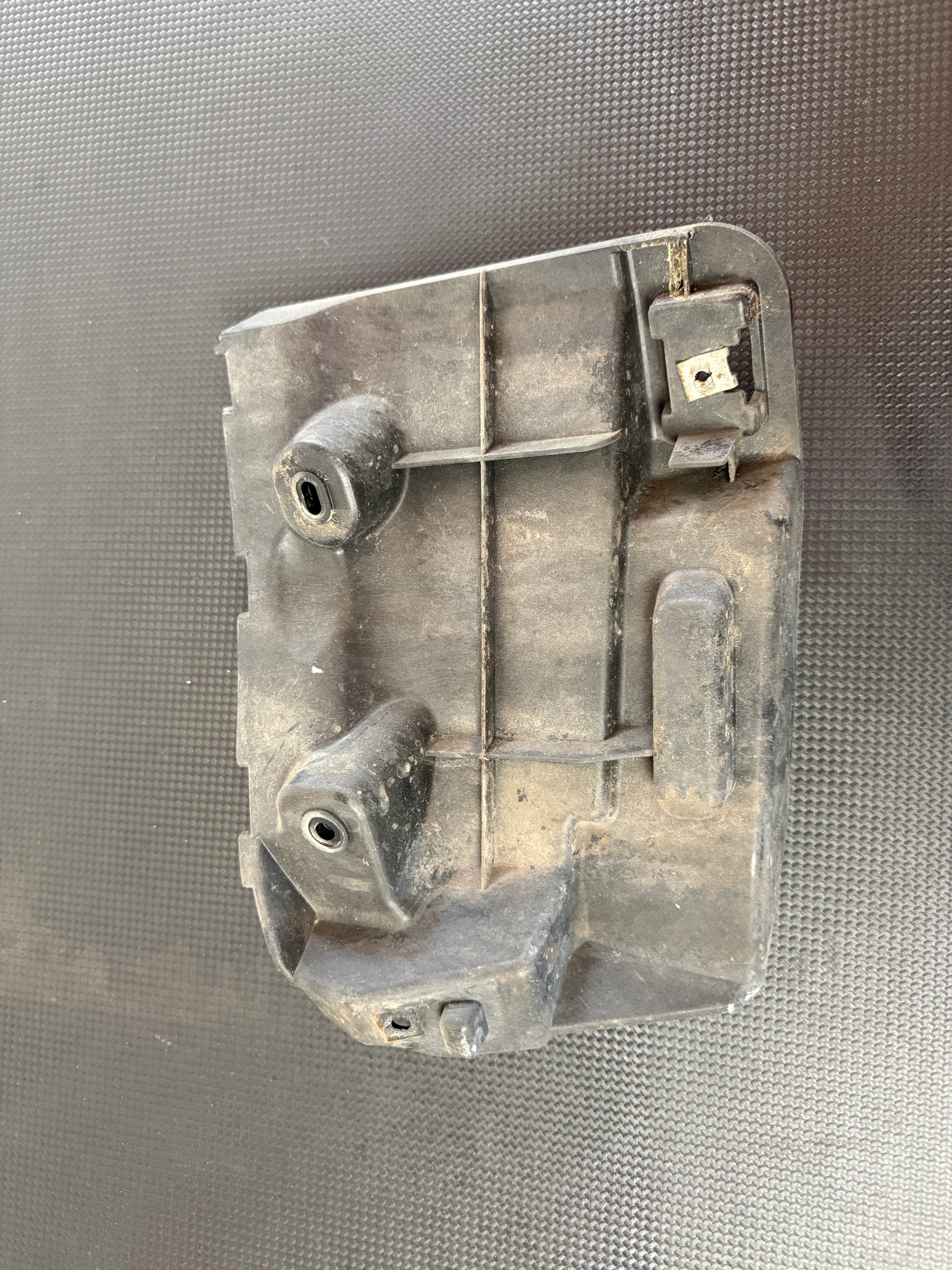 Maserati Ghibli bumper clip rechts achter image 3